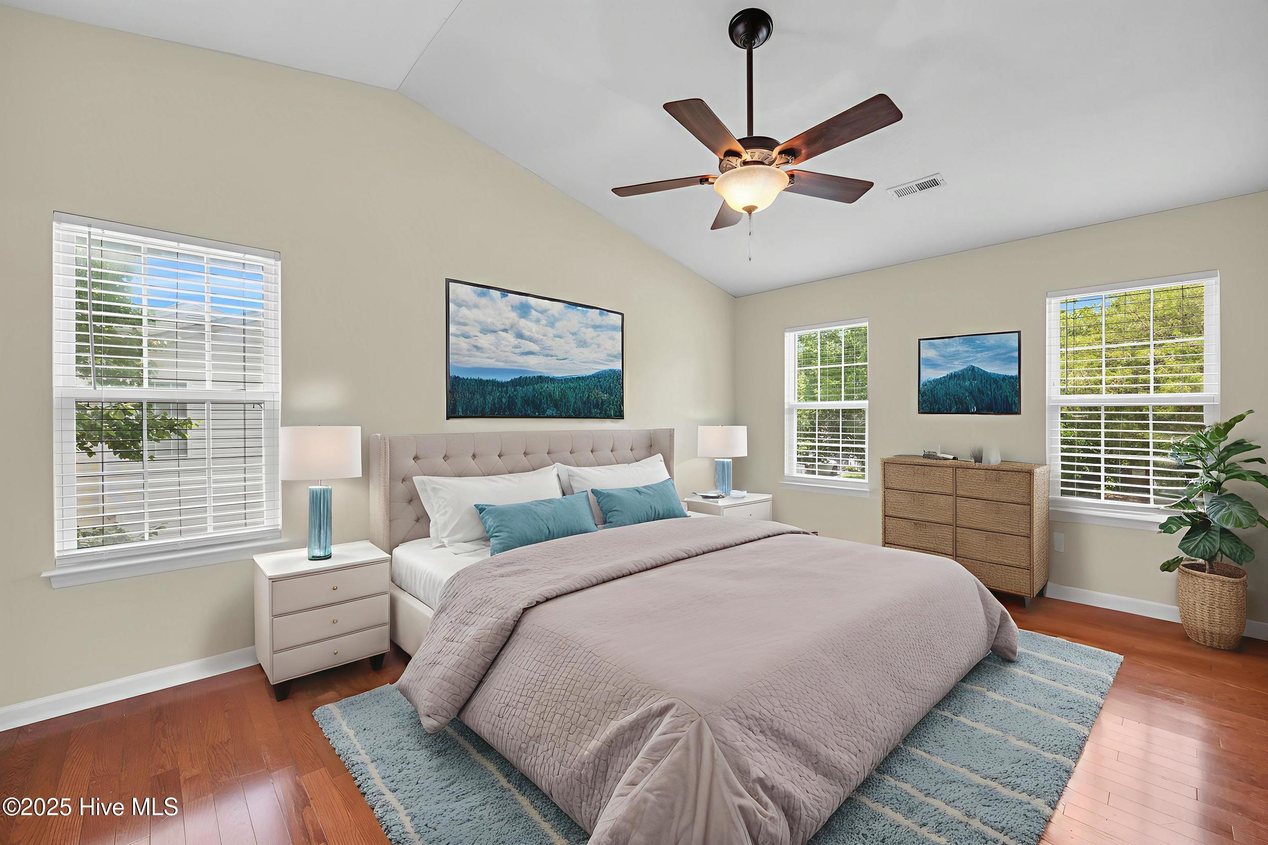 100532277 | Photo 30