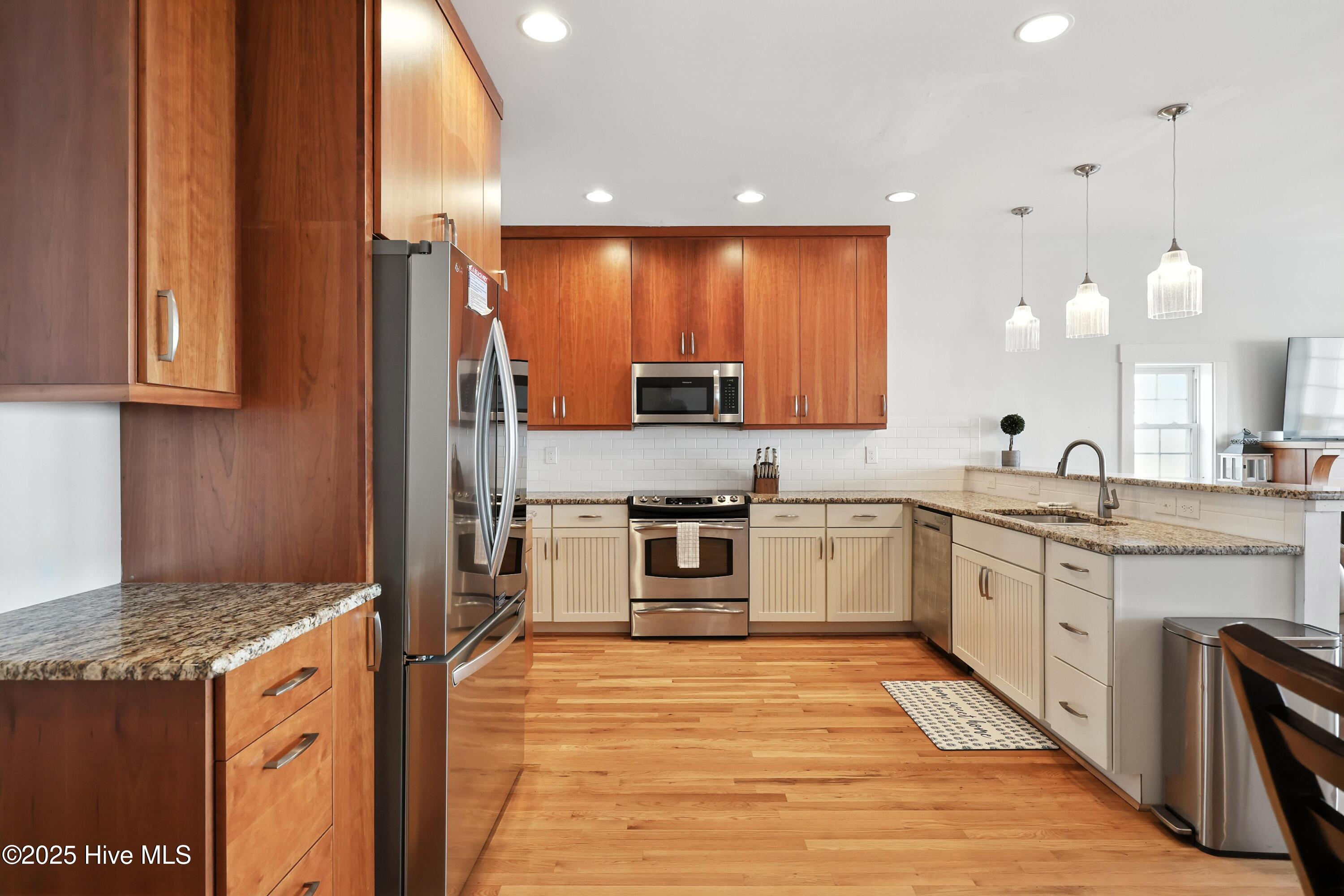 100525482 | Photo 14