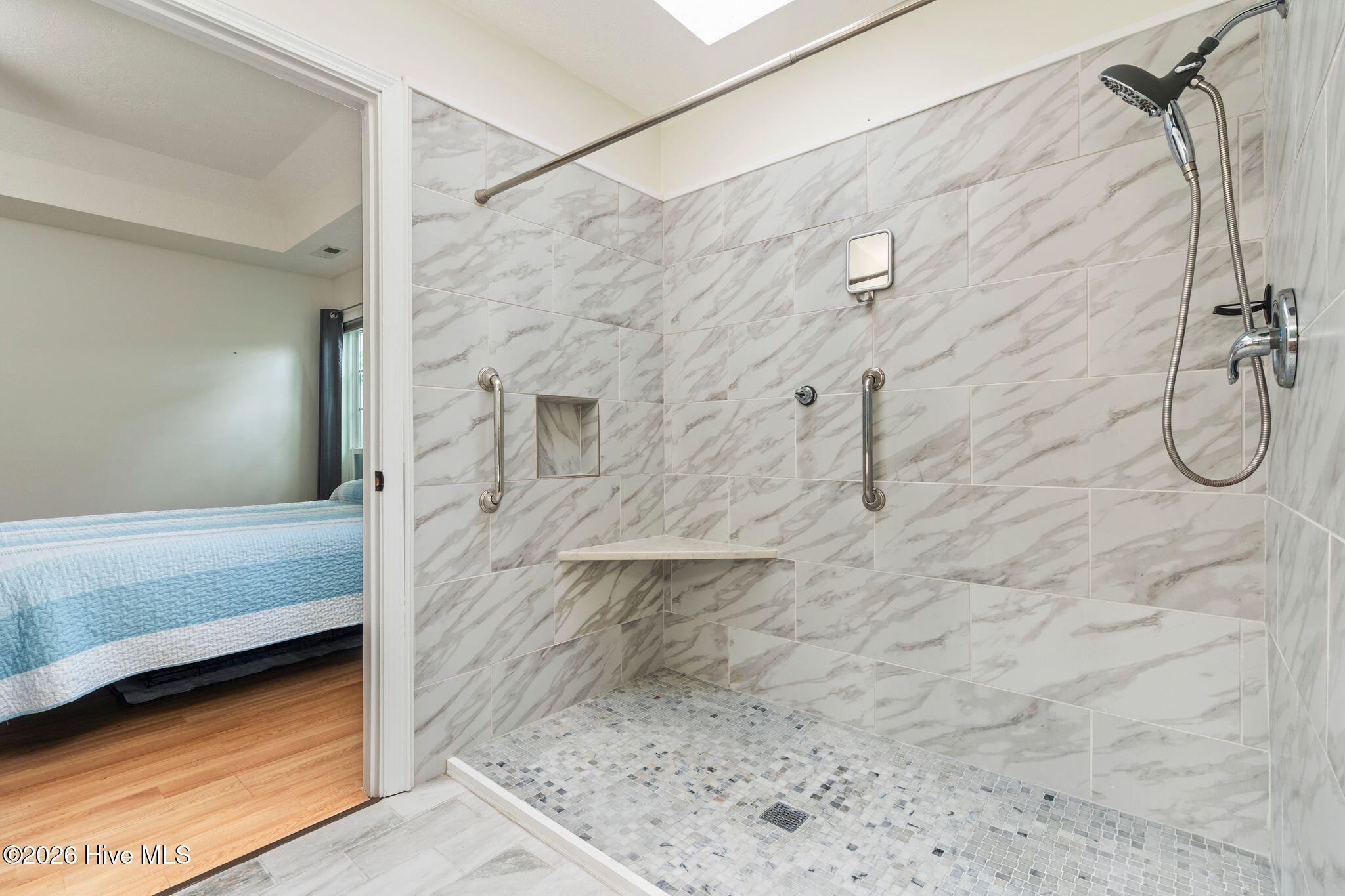 100550579 | Photo 27