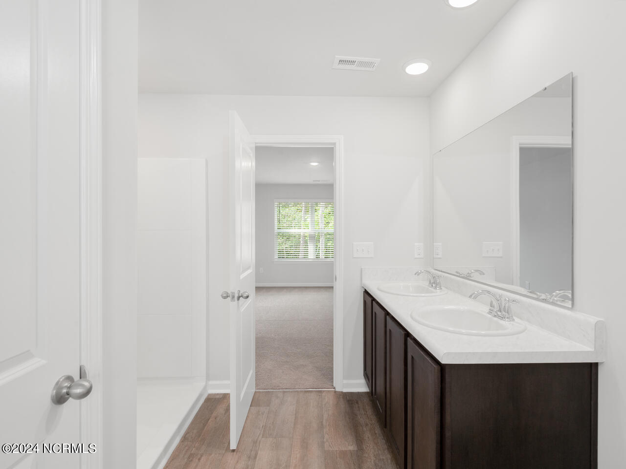 100533680 | Photo 18