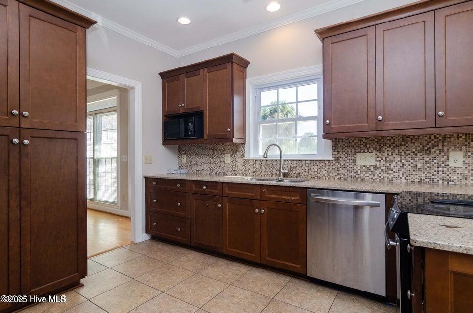 100546569 | Photo 18