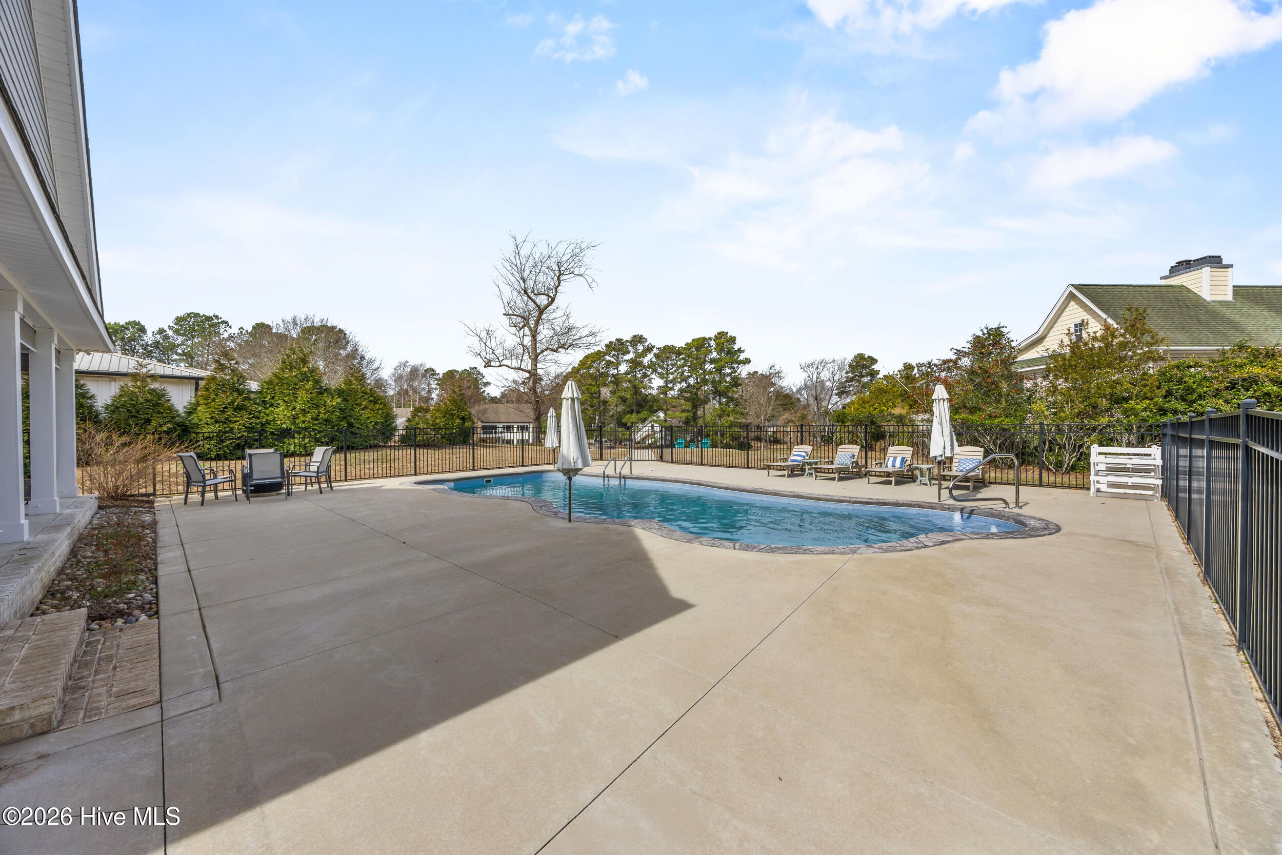 100562182 | Photo 60