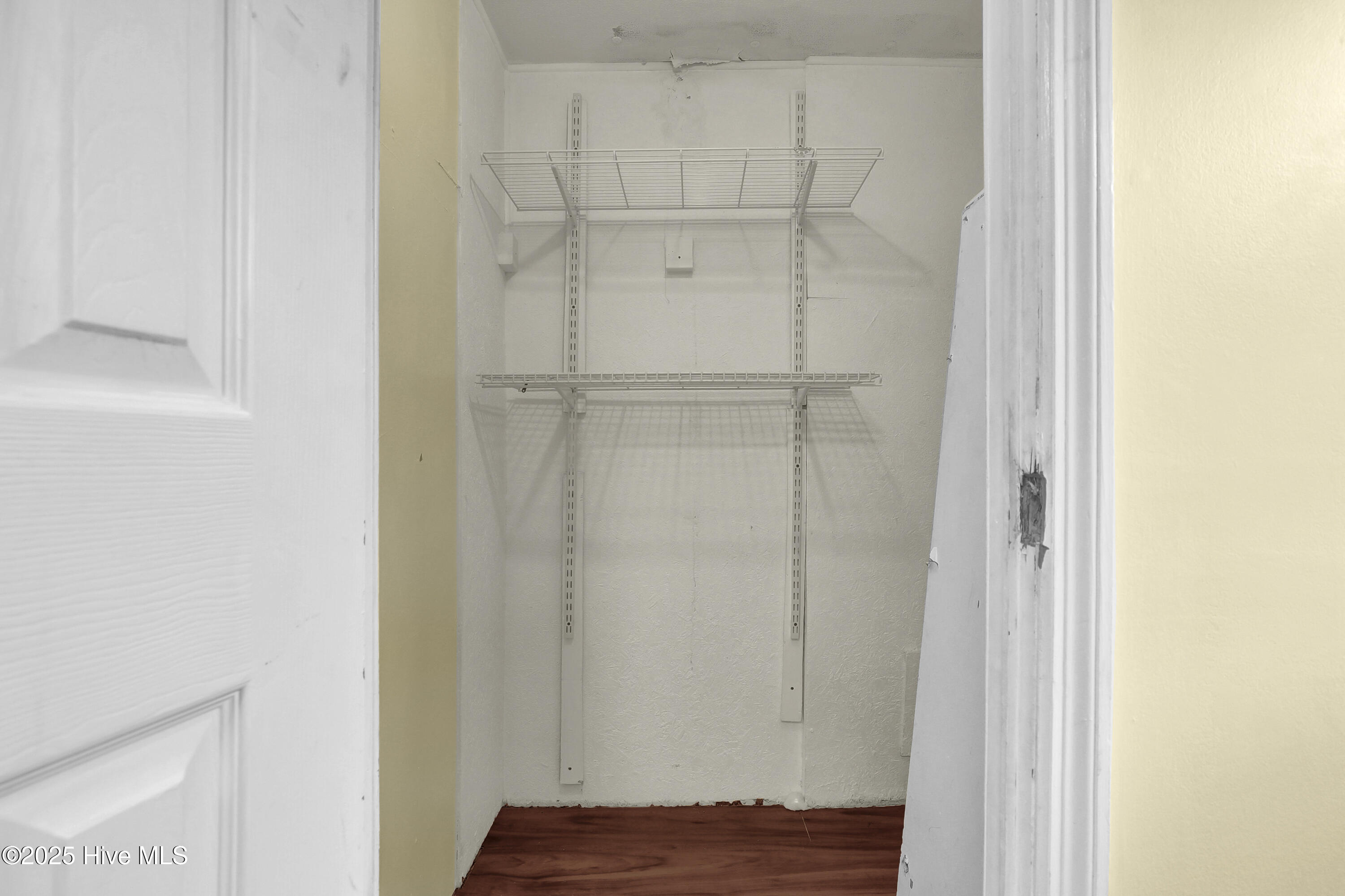 100567322 | Photo 26