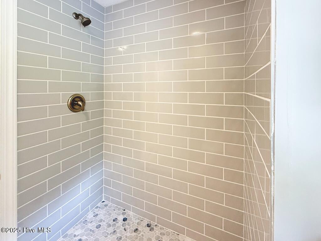 100519170 | Photo 26