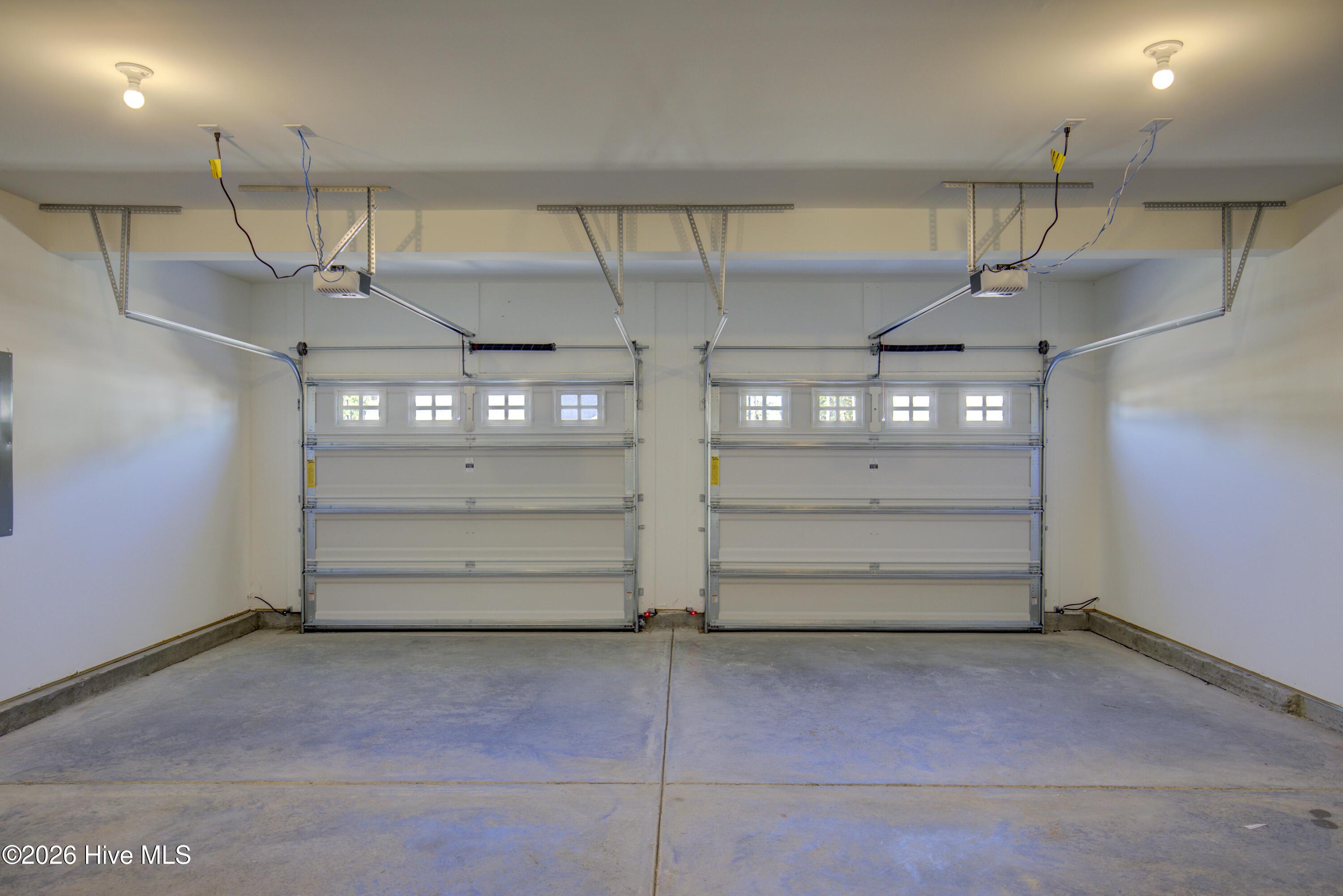 100563069 | Photo 17