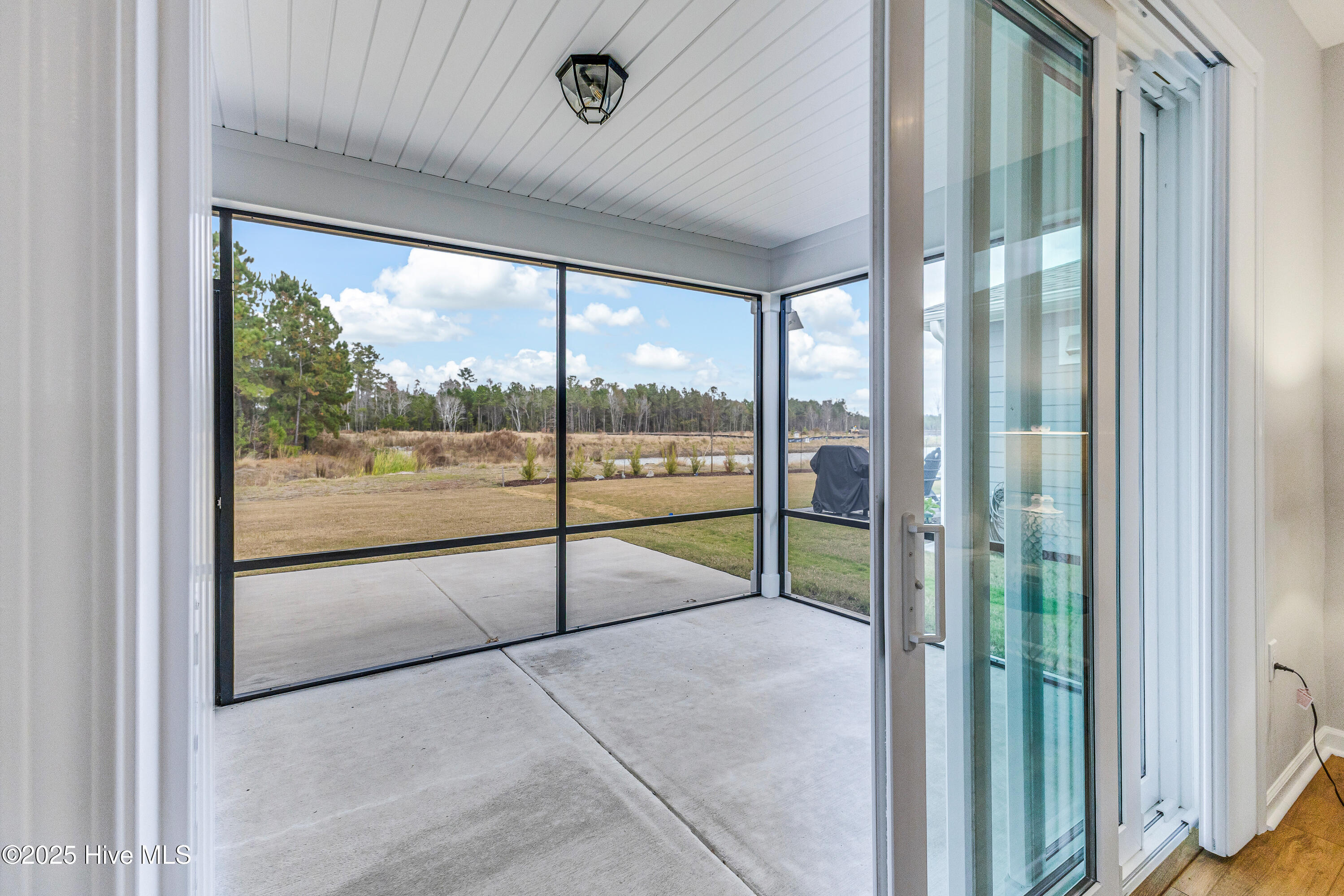 100543075 | Photo 17