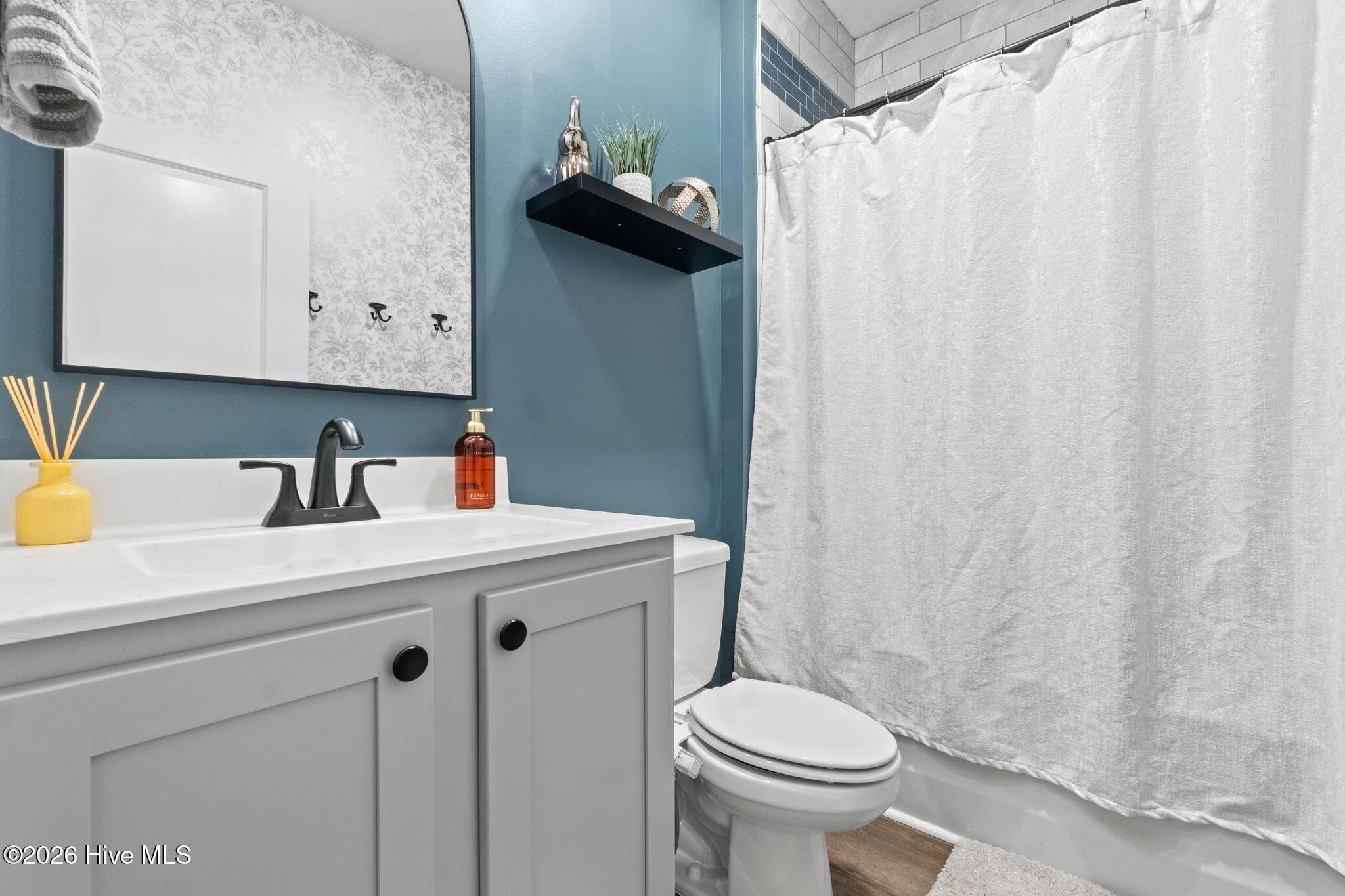 100568064 | Photo 34