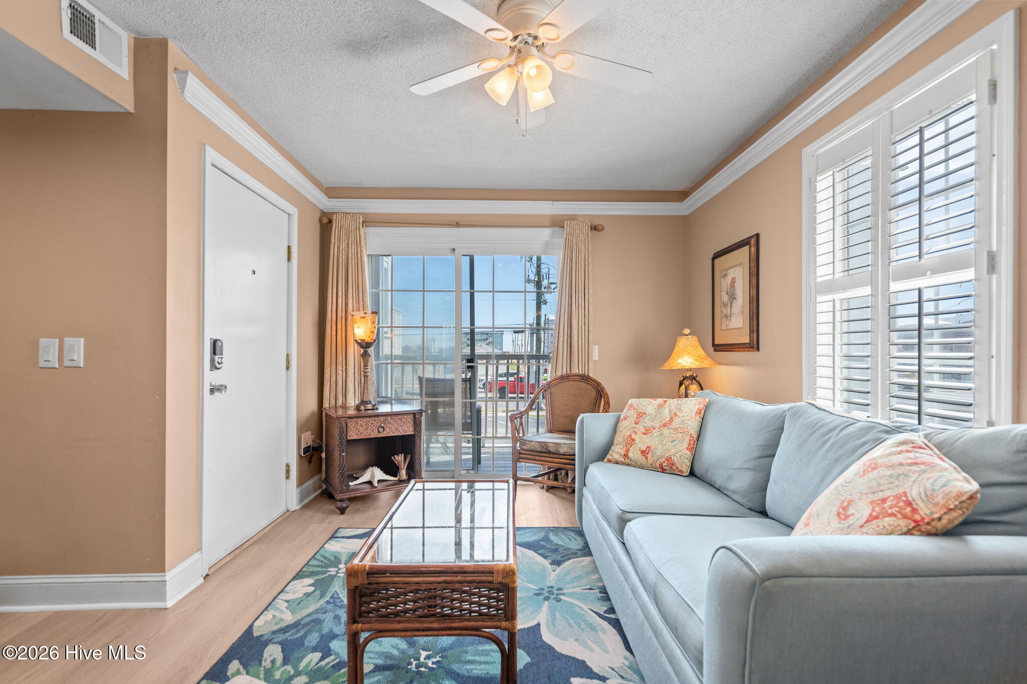 100523190 | Photo 12