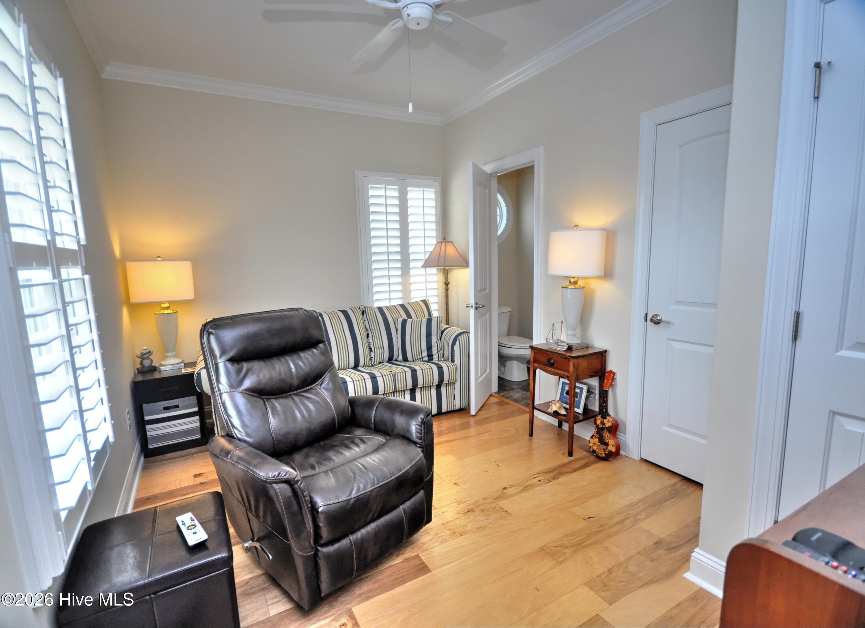 100558783 | Photo 43