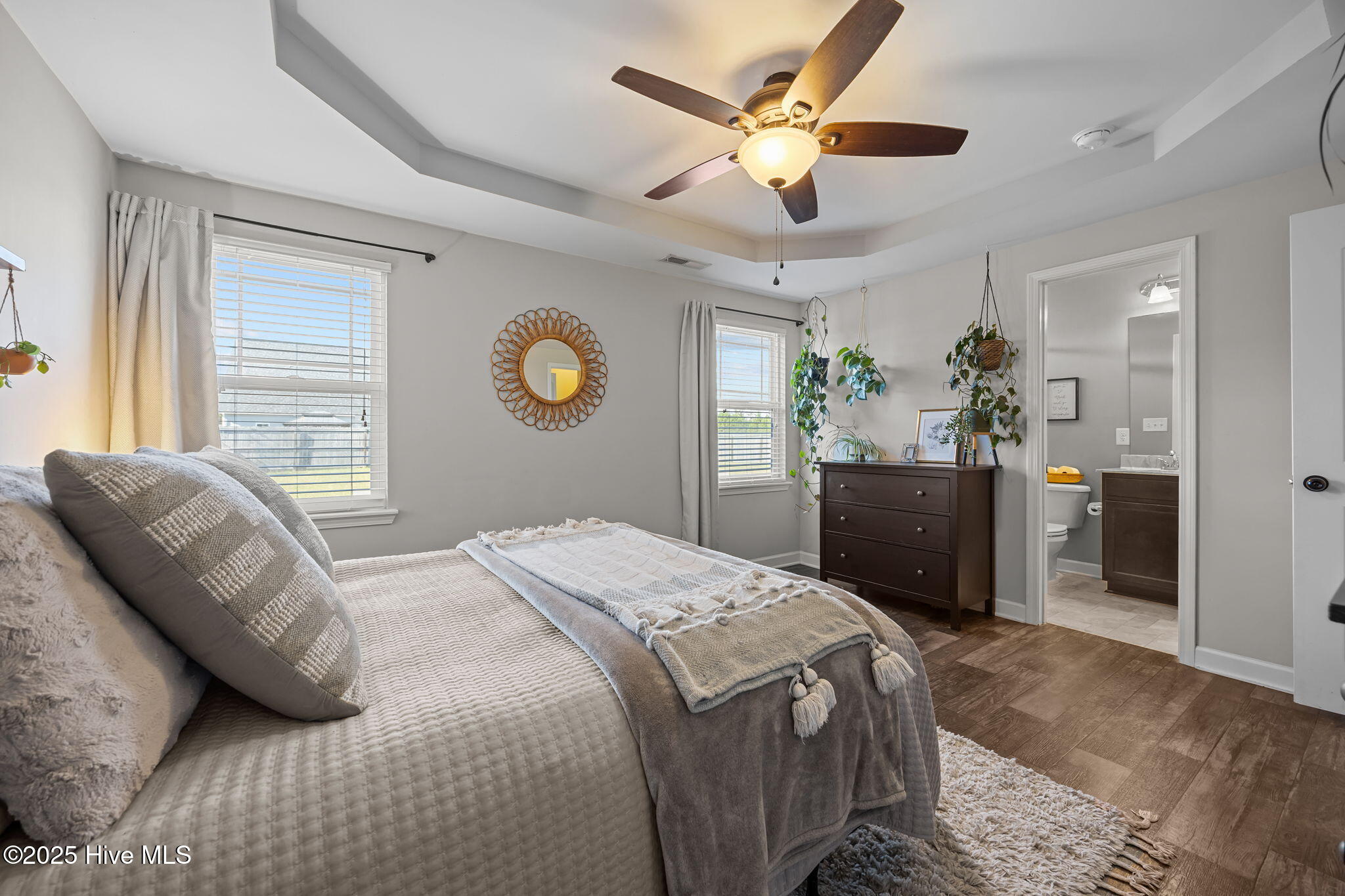 100537004 | Photo 30