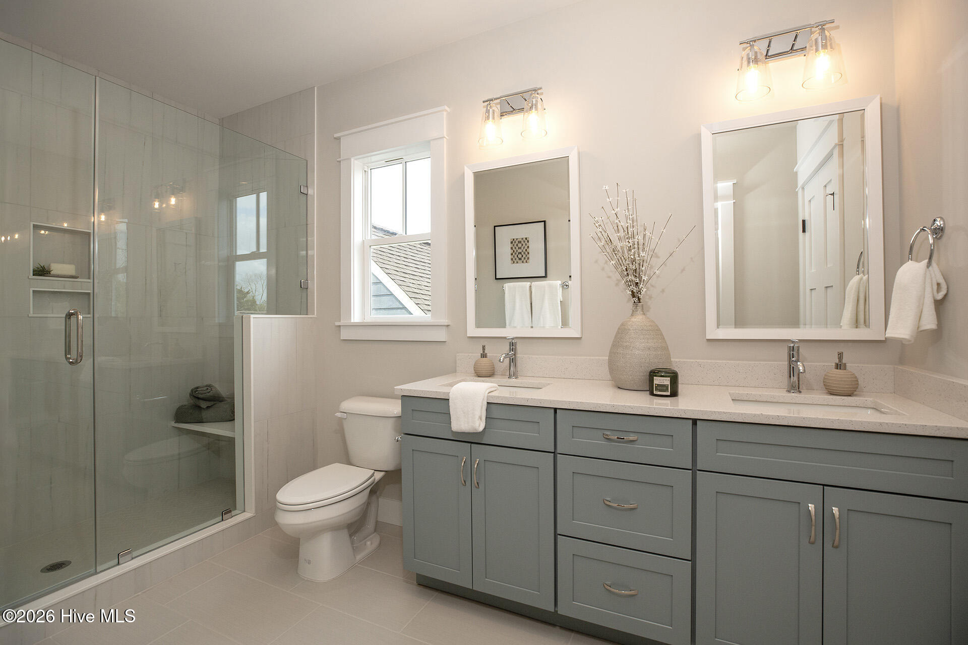 100562068 | Photo 21