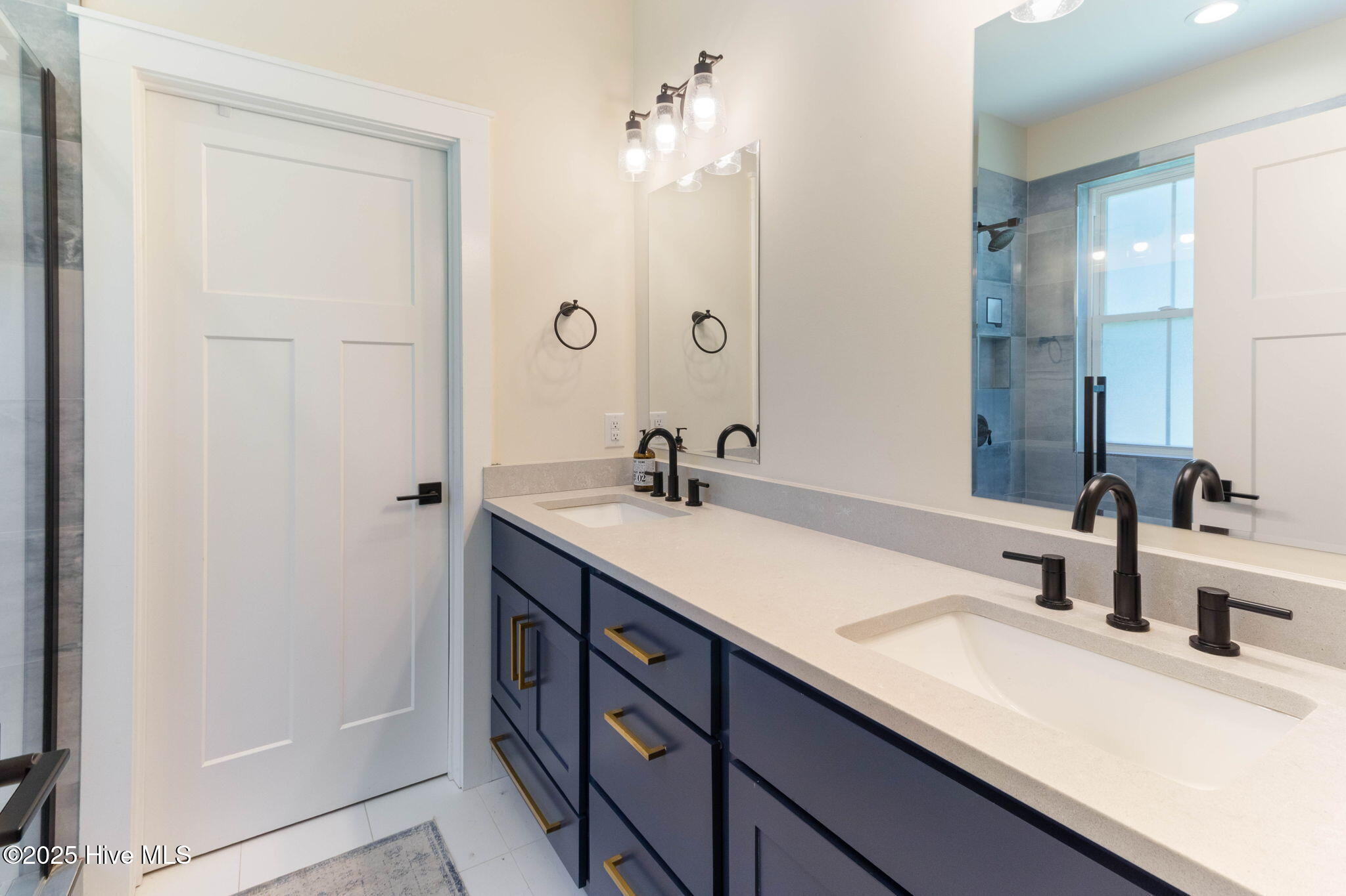 100525541 | Photo 26