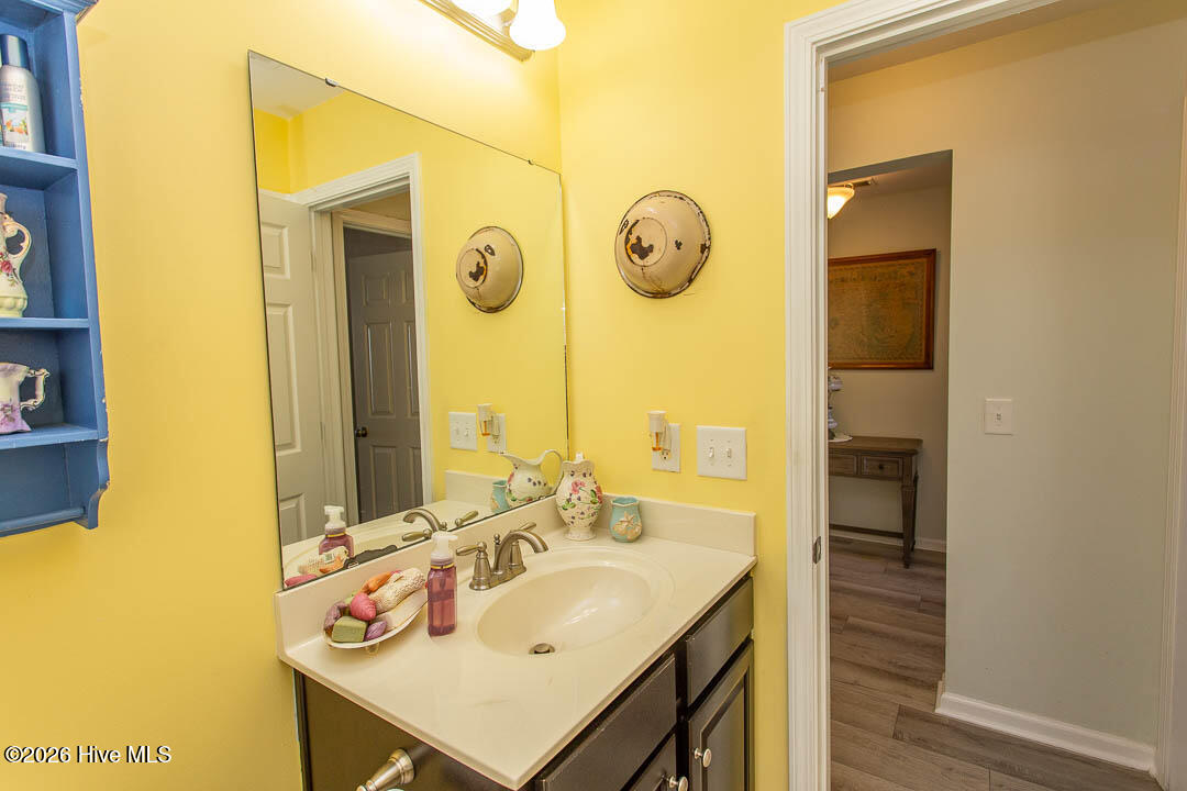 100554987 | Photo 30