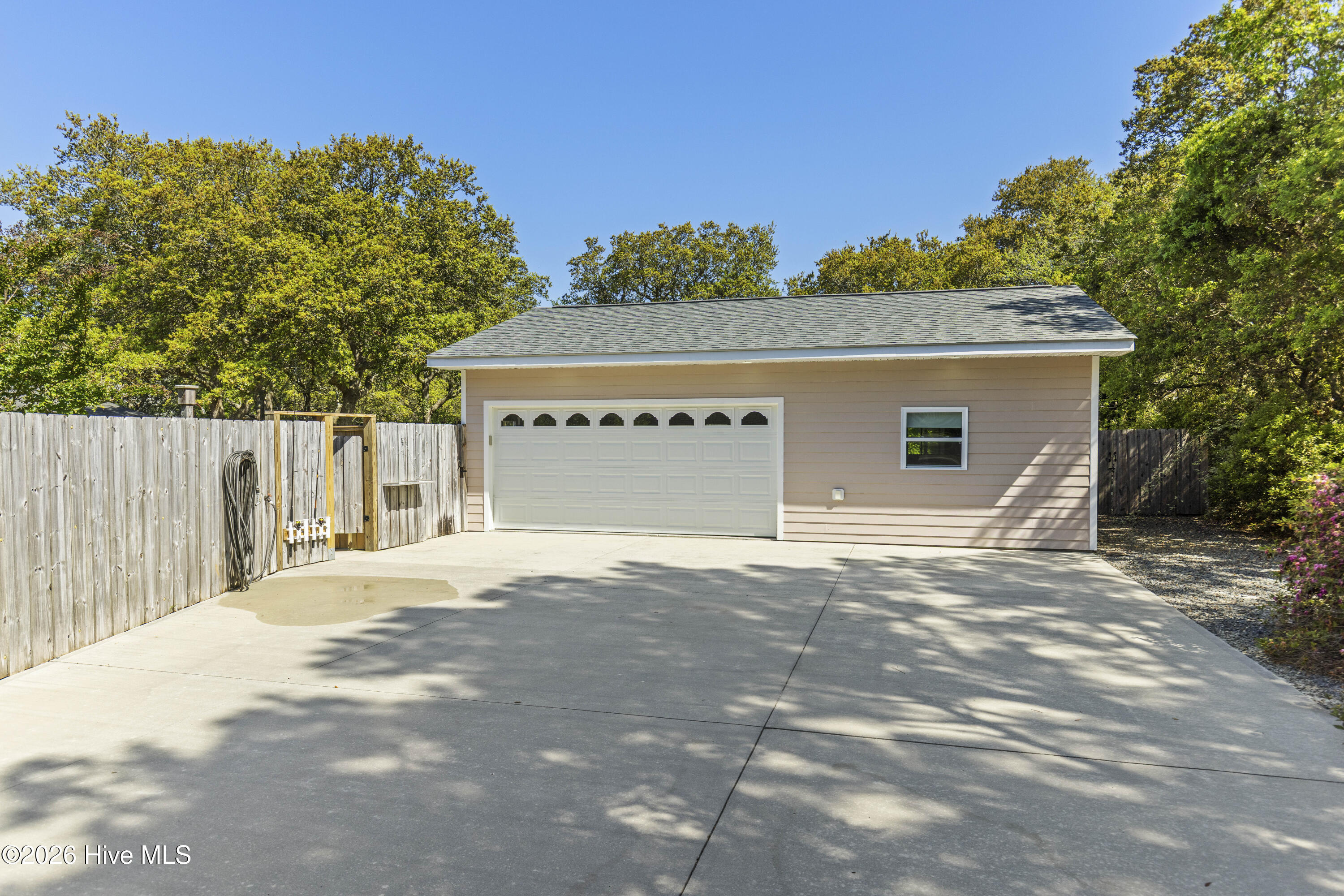 100569579 | Photo 25