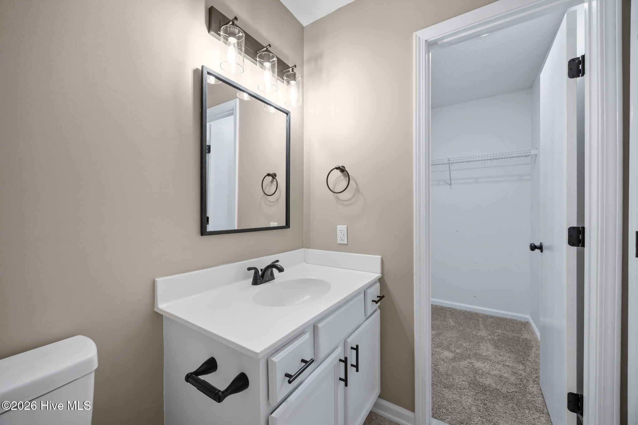 100554029 | Photo 17