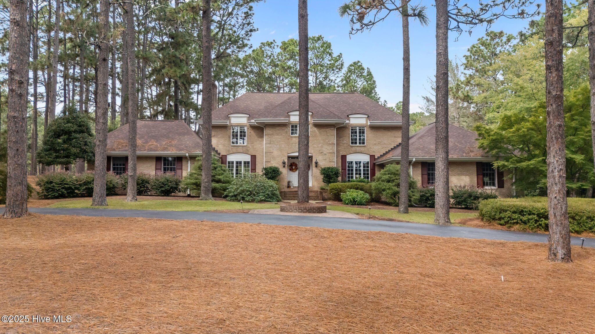 Photo 2 of Single family home for sale at 35 Lake Dornoch Dr, Pinehurst, NC 28374 | MLS# 100601334 | Listing updated on 2026-09-04