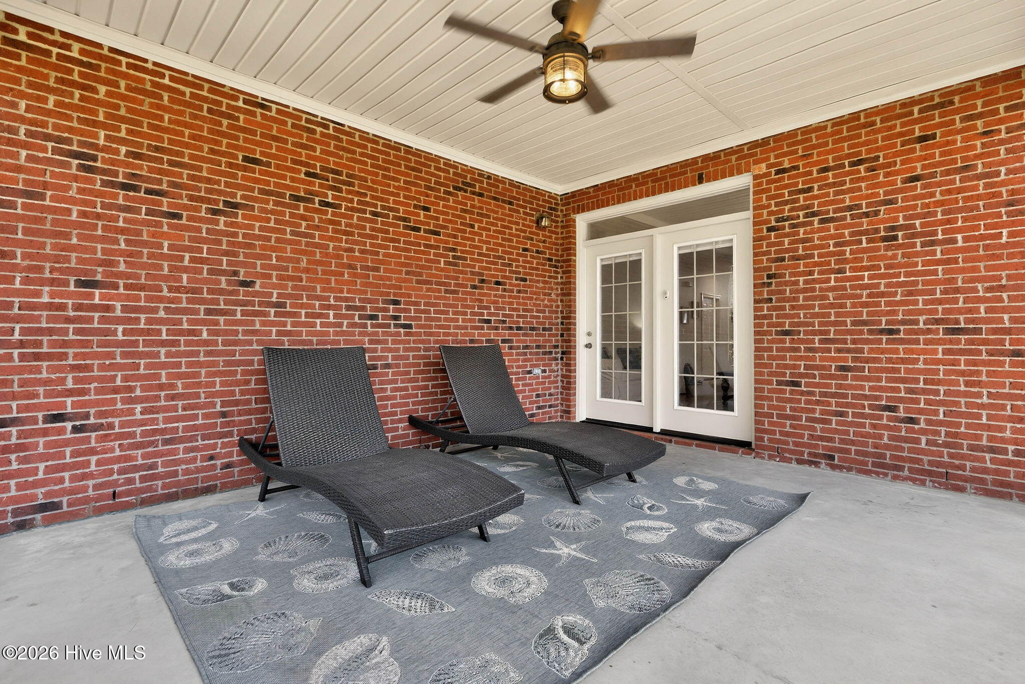 100566097 | Photo 35