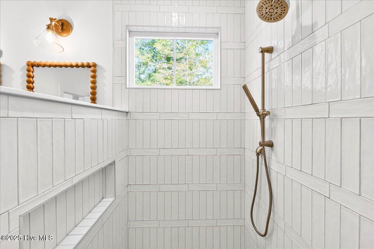 100489507 | Photo 49