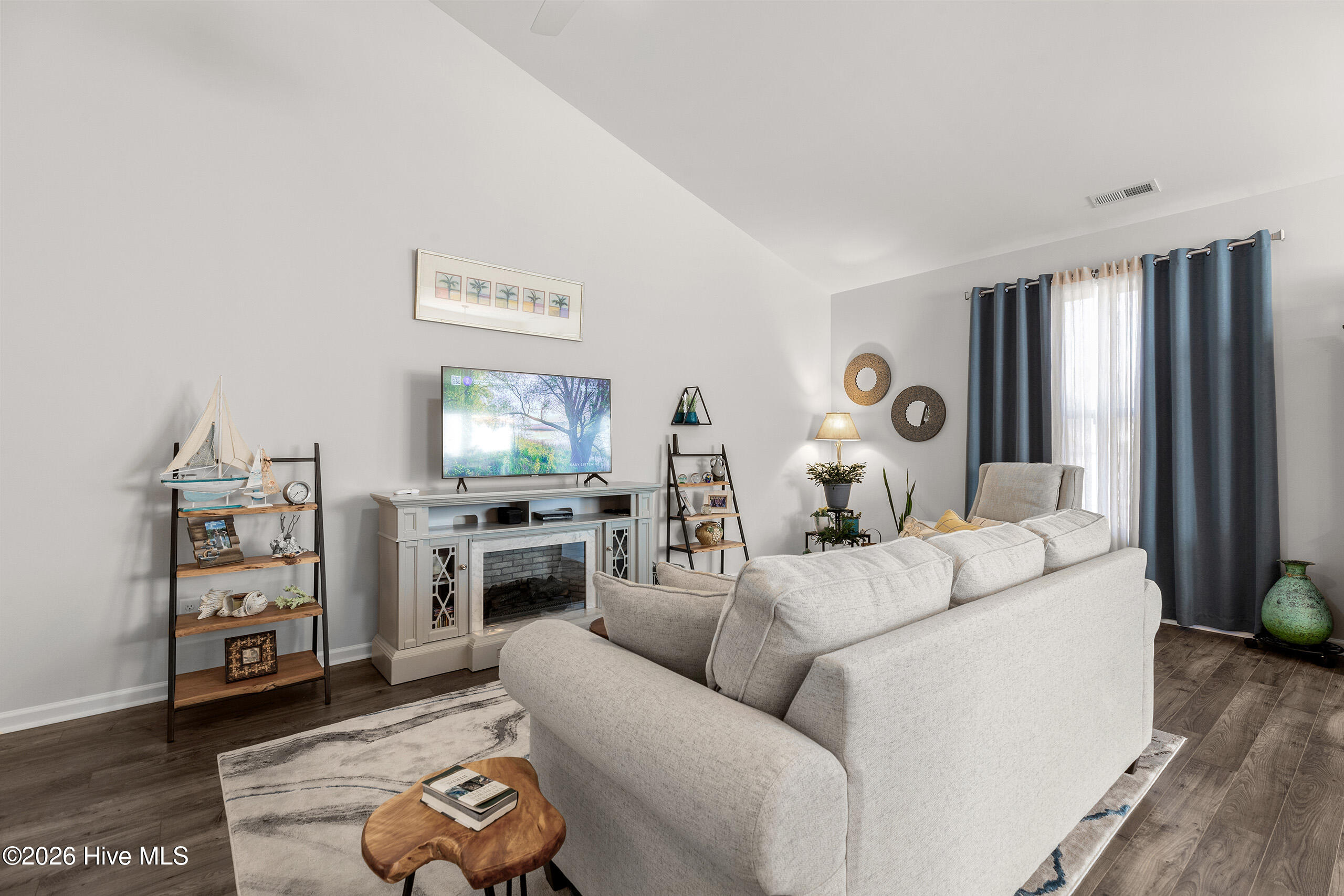 100557607 | Photo 10