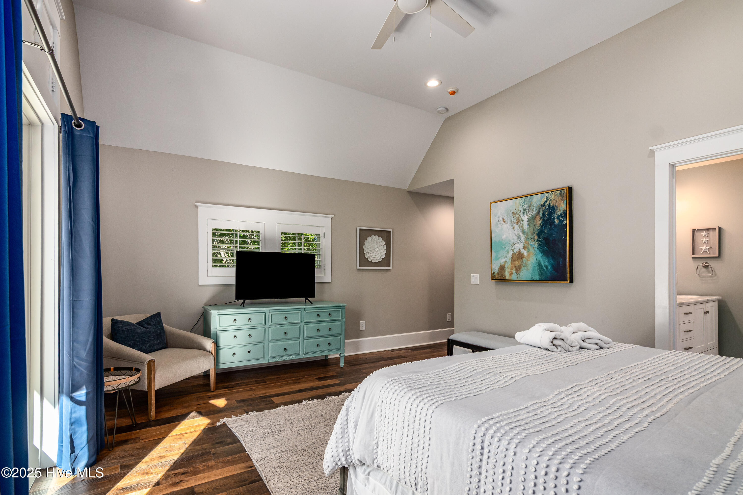 100530236 | Photo 50