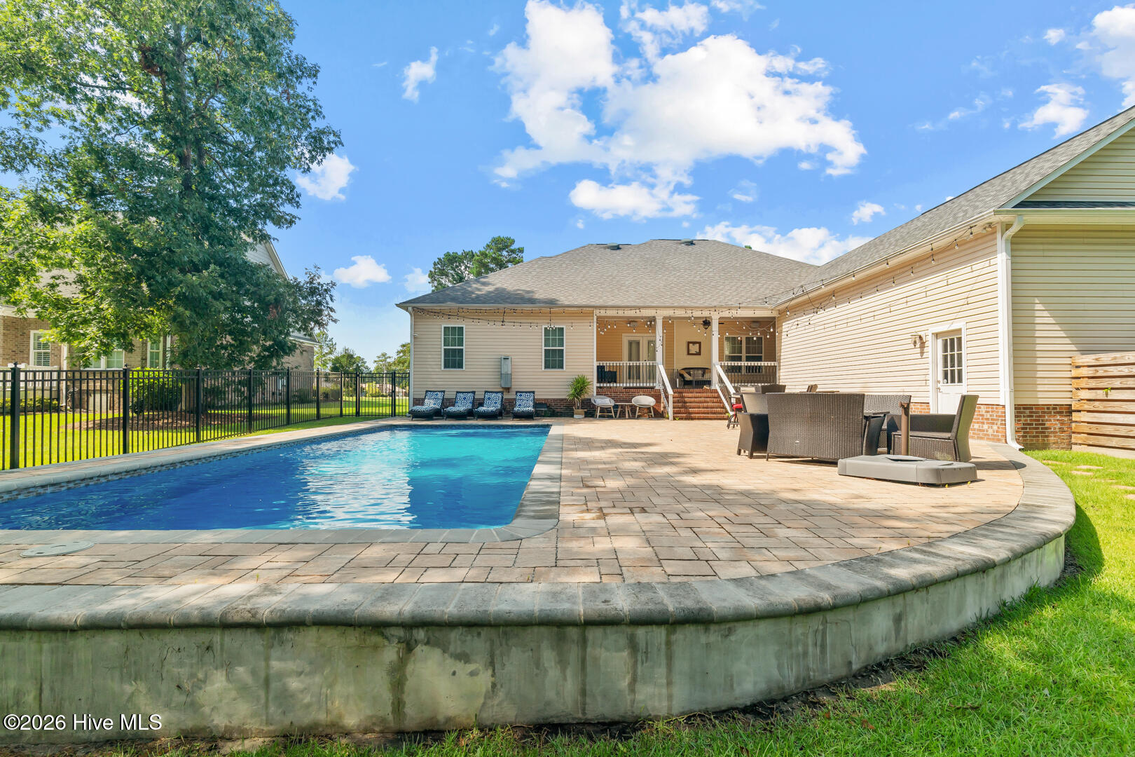 100557590 | Photo 74