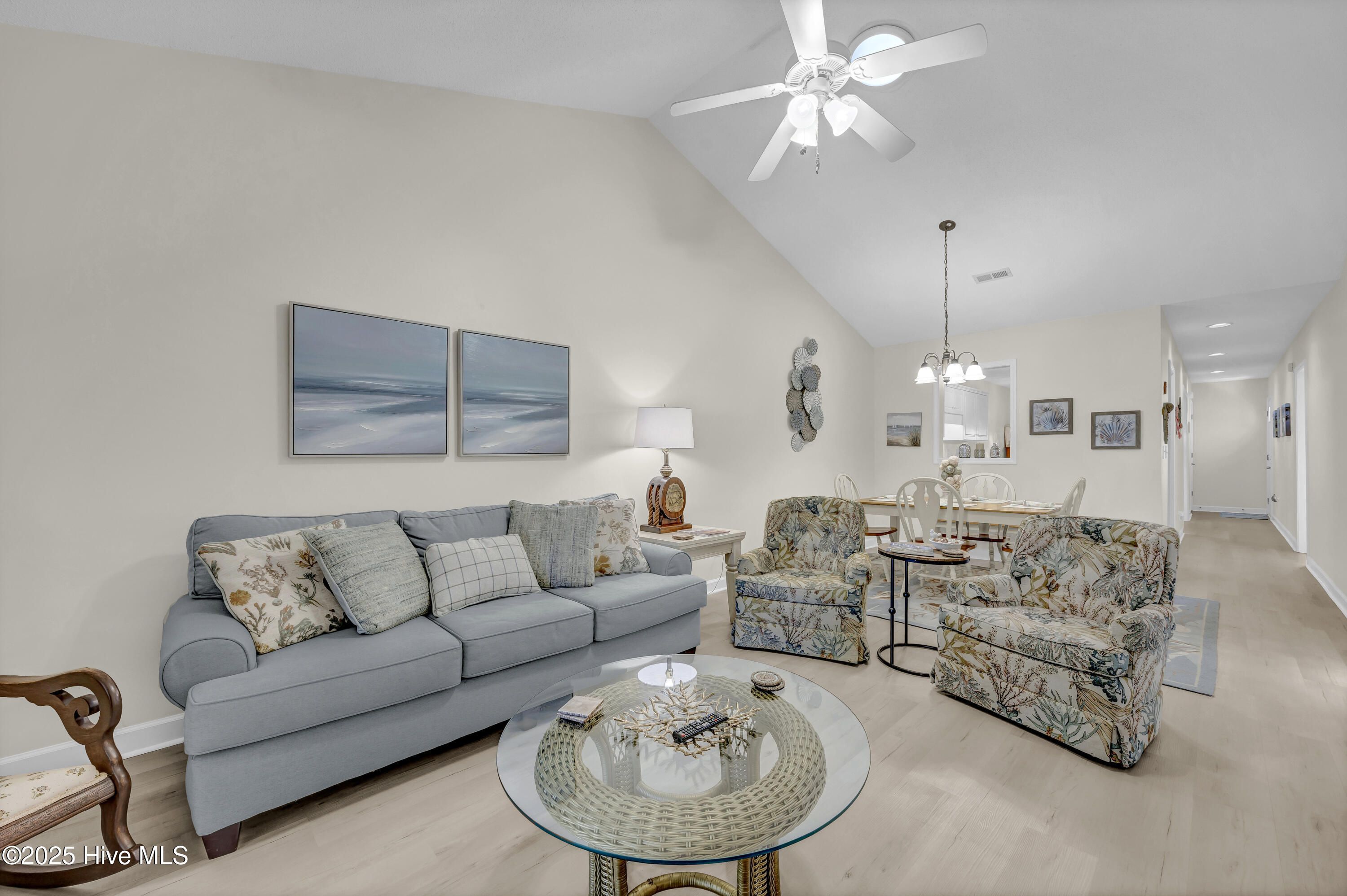 100545901 | Photo 15