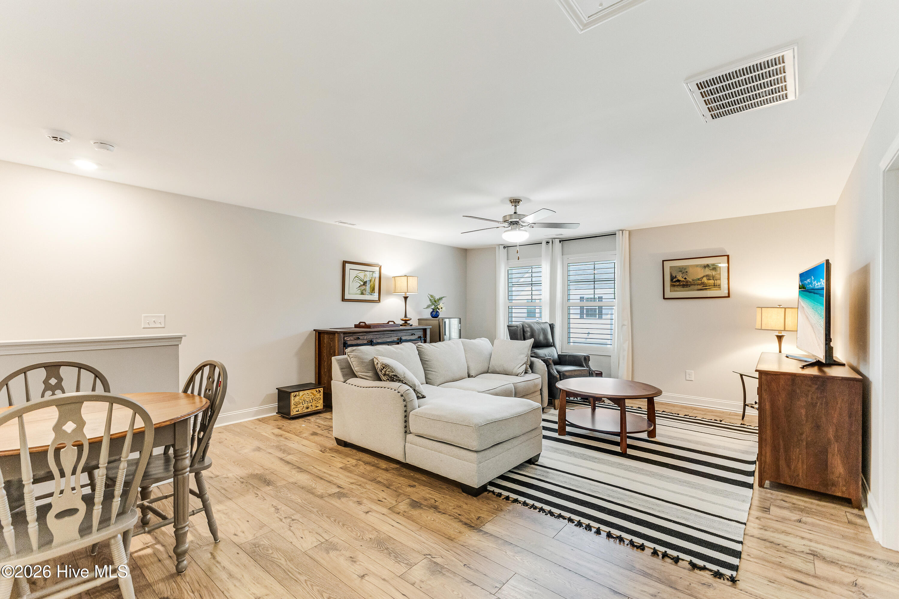 100565599 | Photo 18