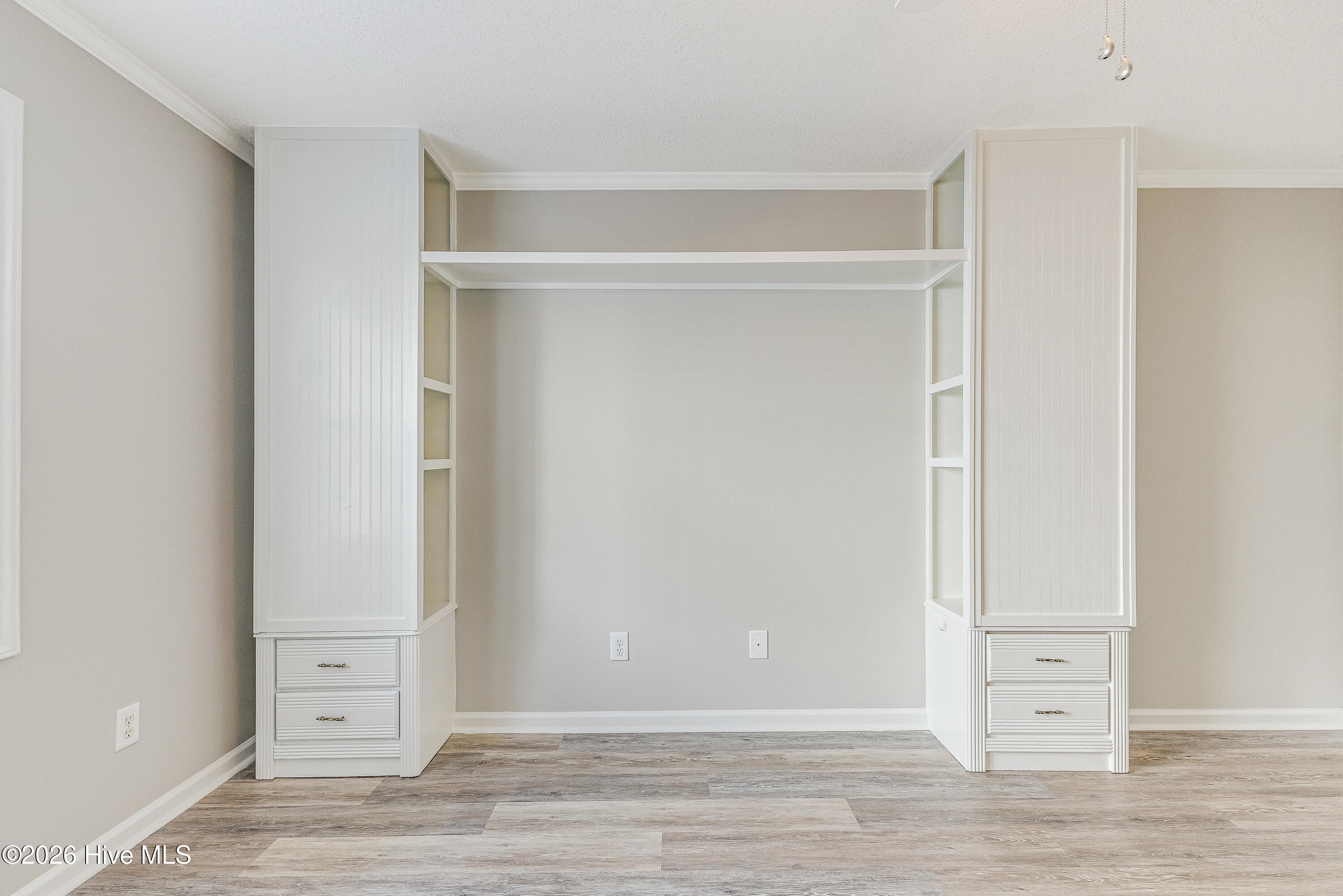 100562501 | Photo 36