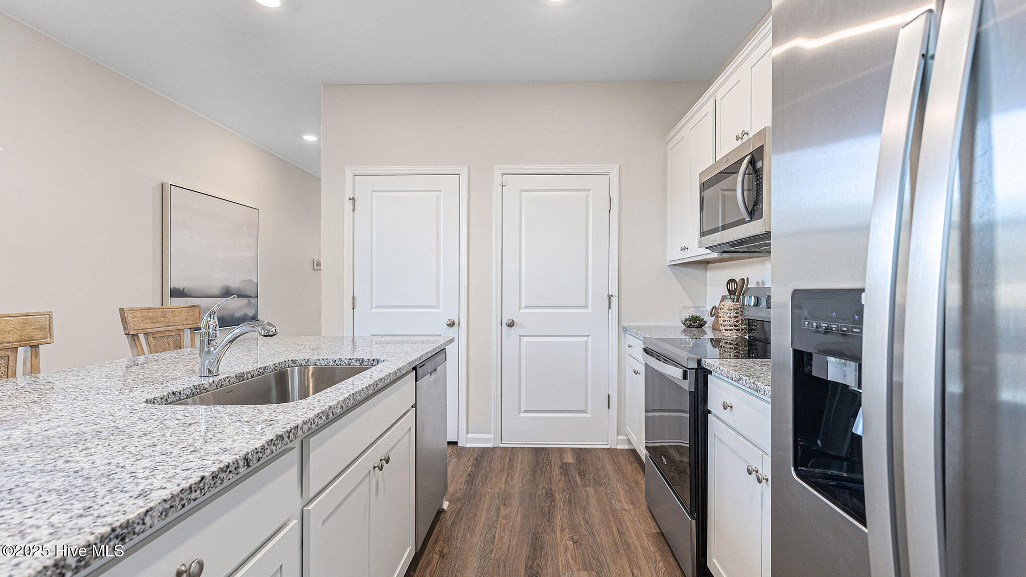 100527322 | Photo 12