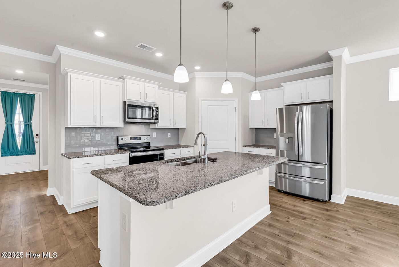 100547571 | Photo 14