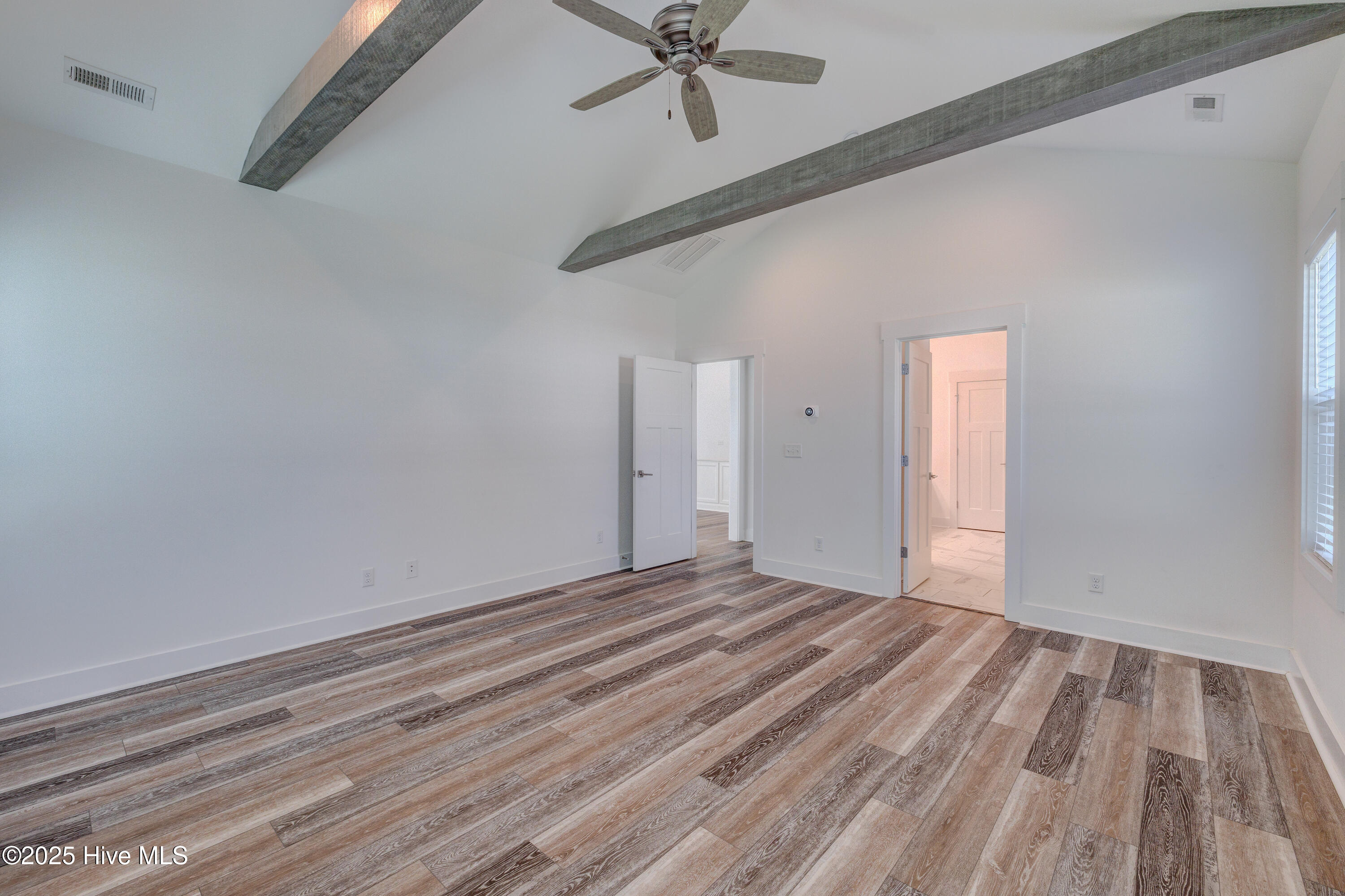 100534691 | Photo 38