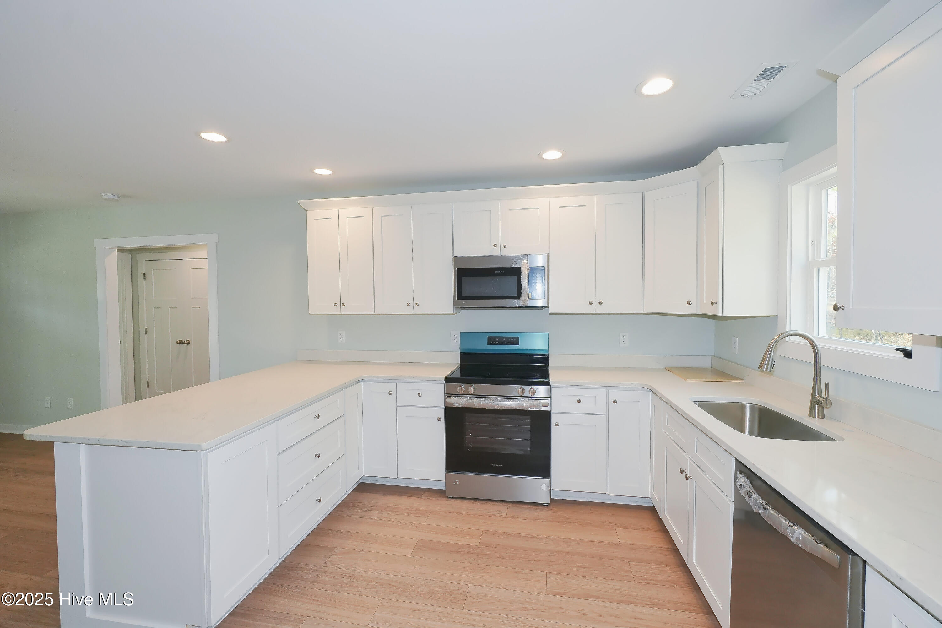 100545694 | Photo 11