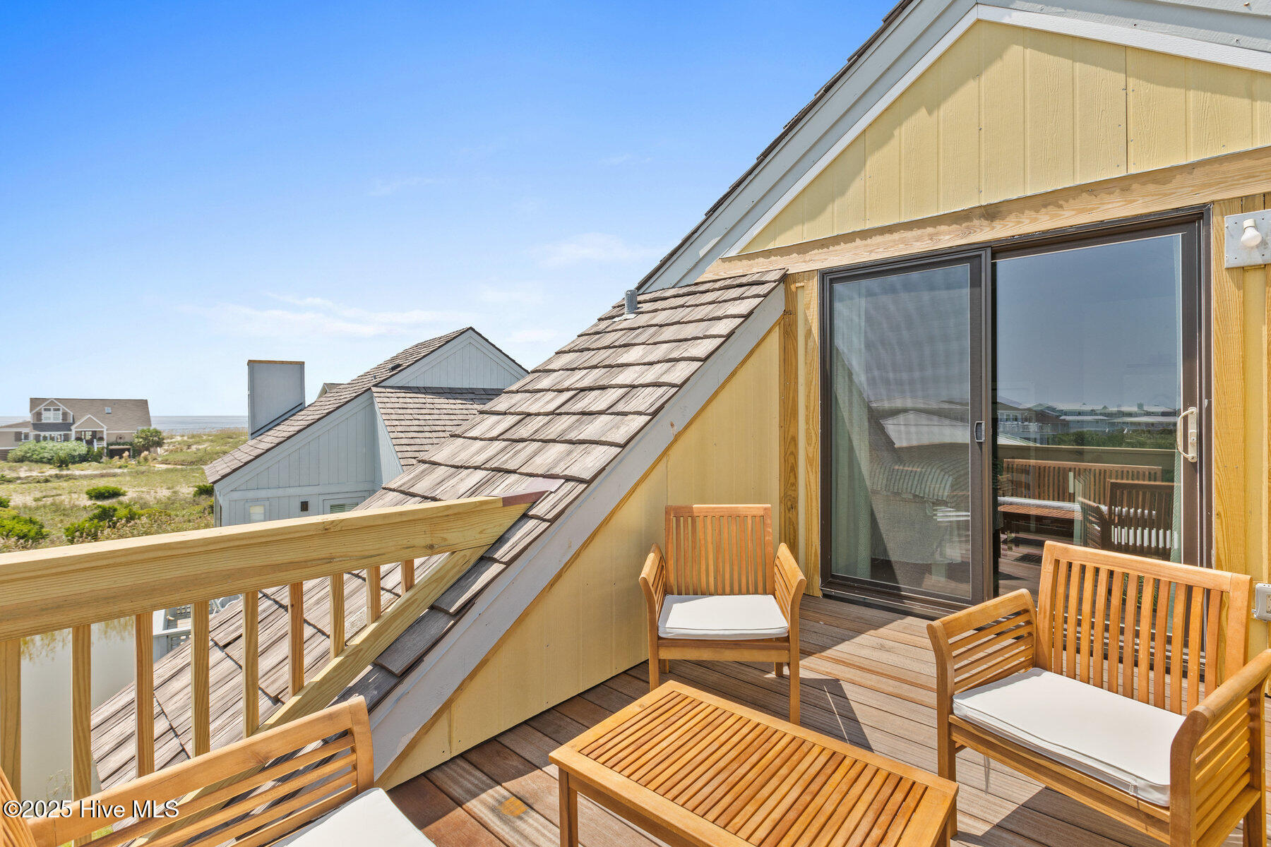 100540785 | Photo 38