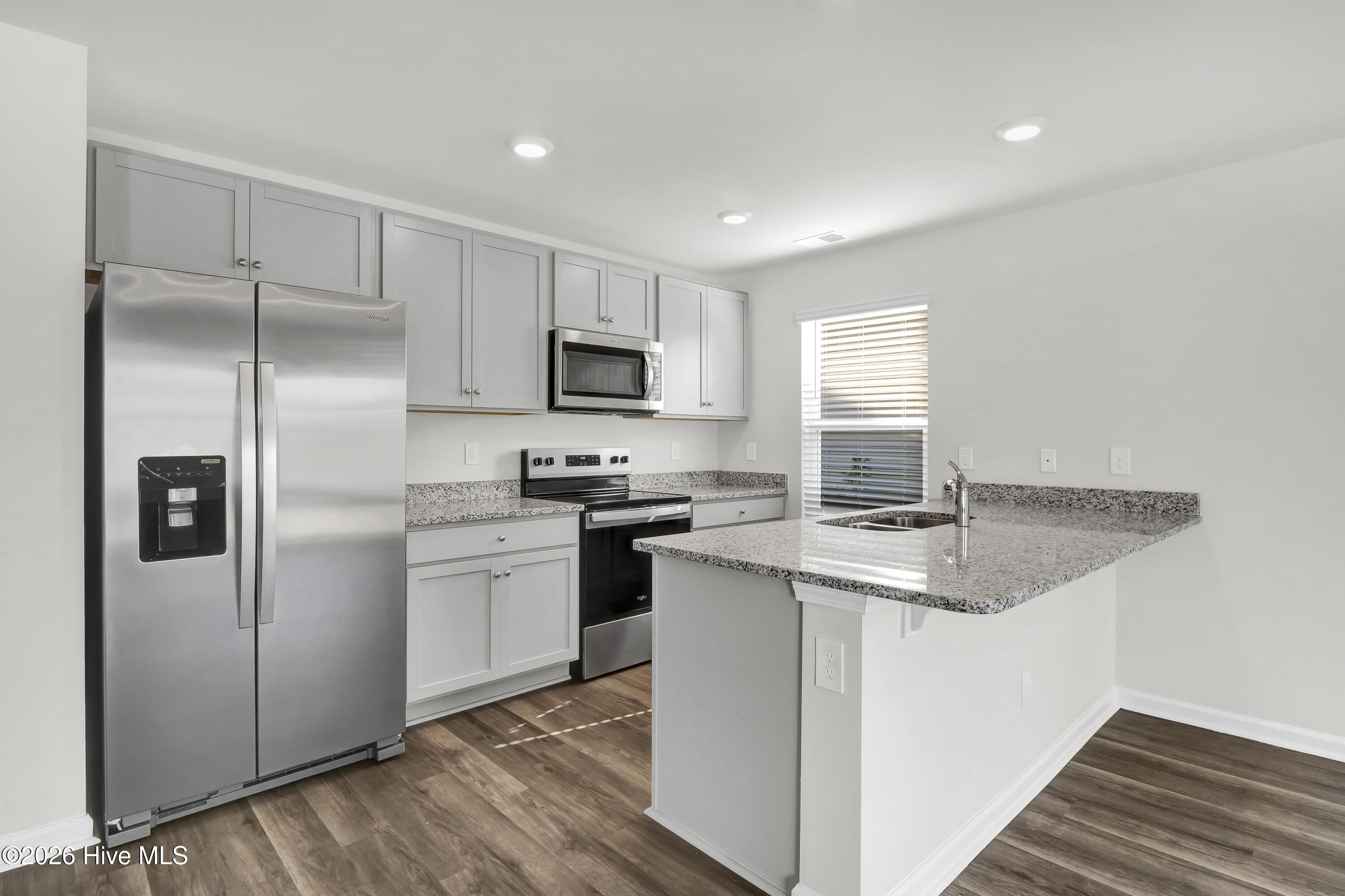 100569418 | Photo 12