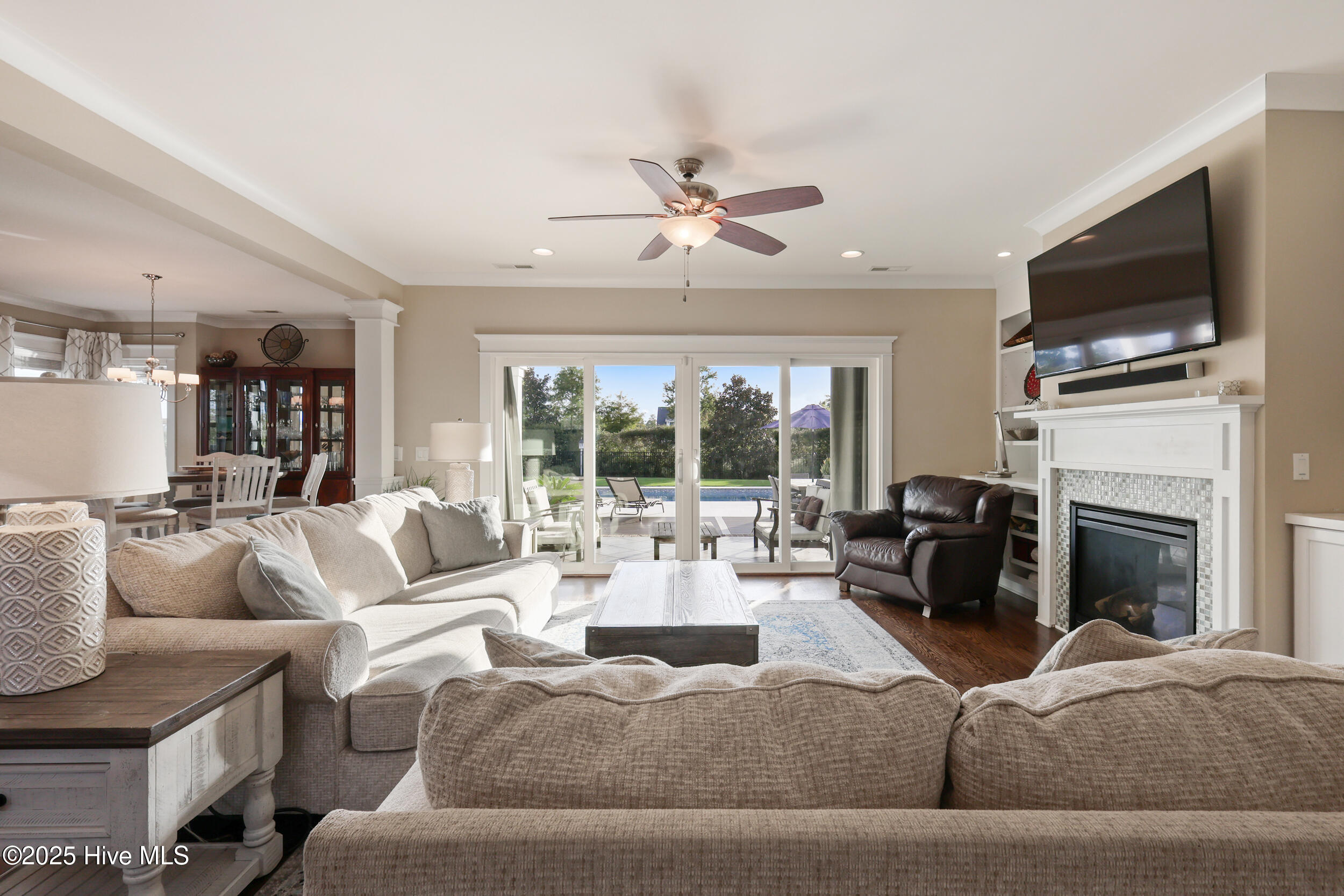 100536655 | Photo 14