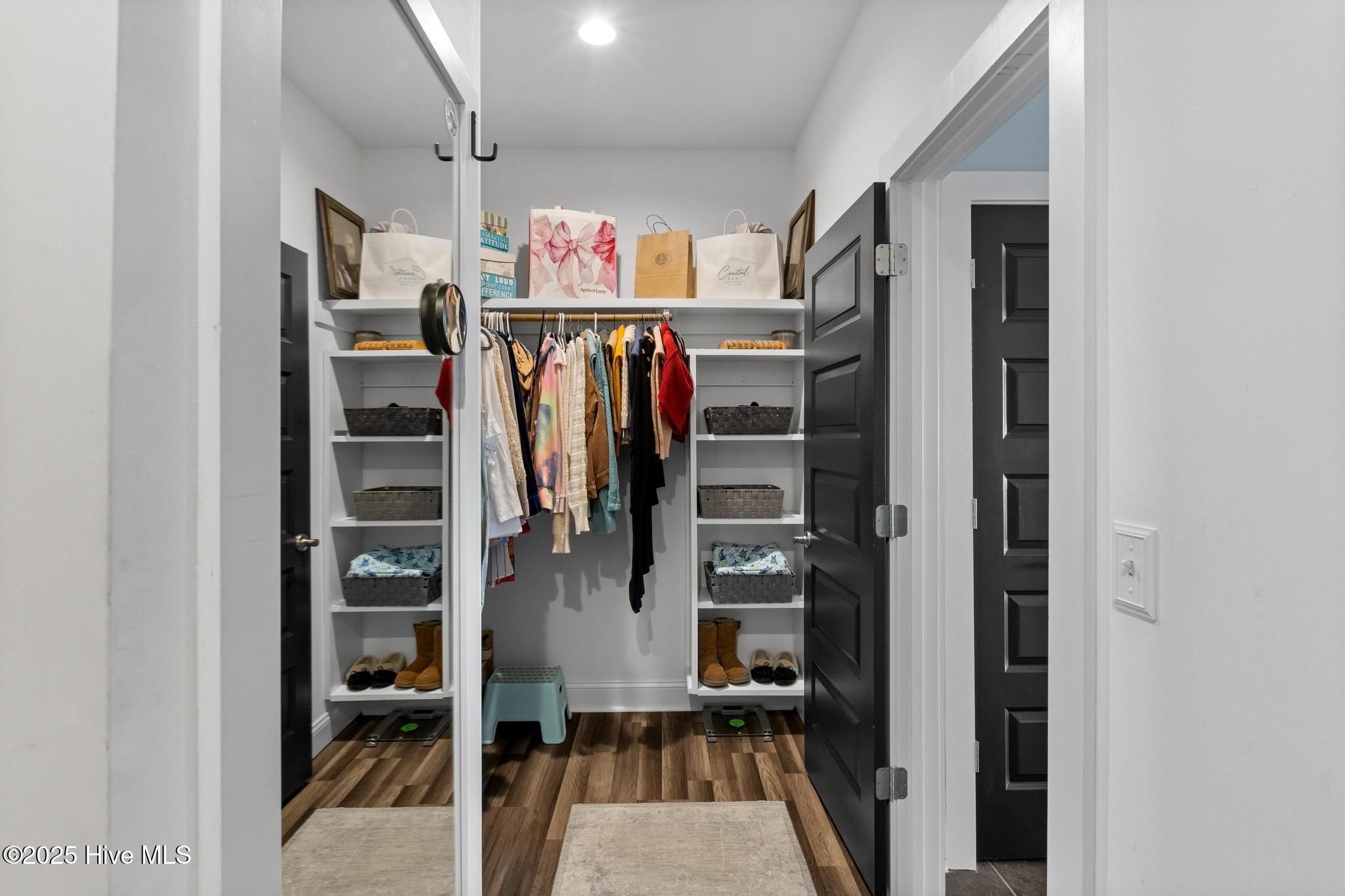 100554502 | Photo 42