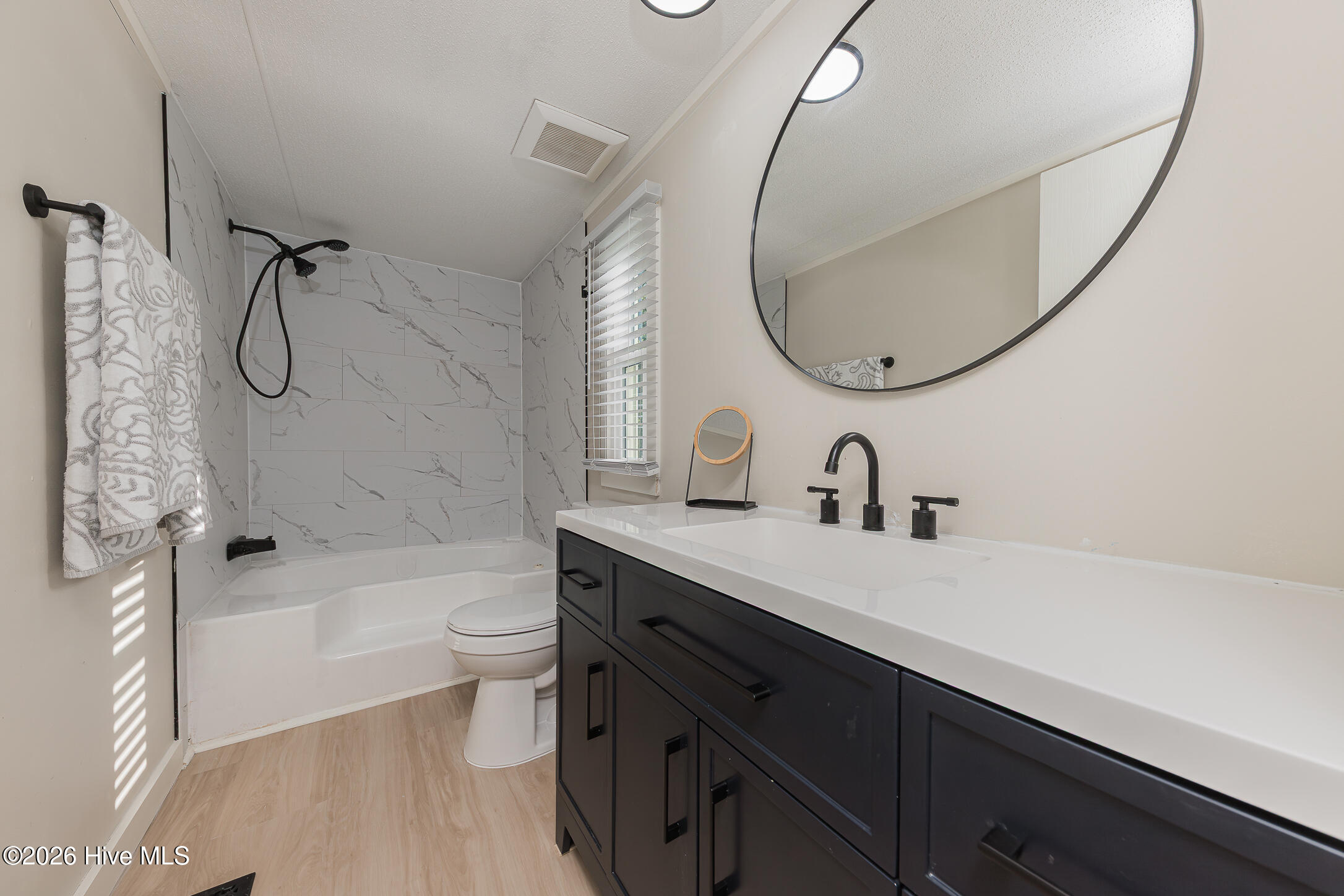 100570278 | Photo 36