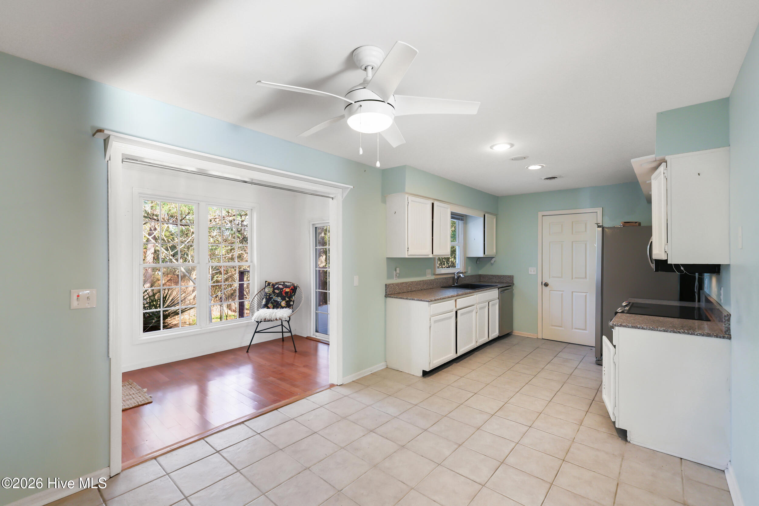 100521049 | Photo 21