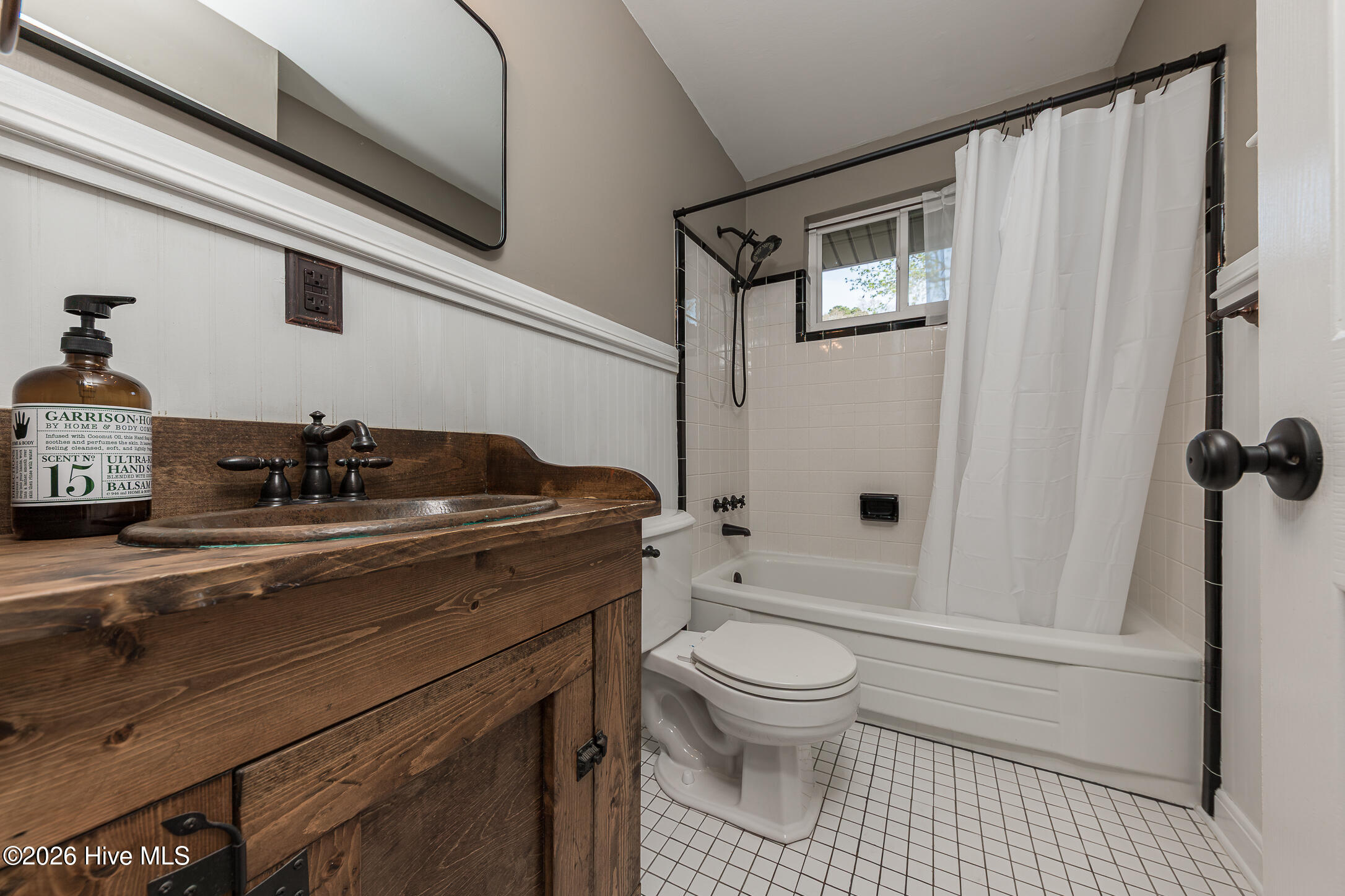 100563981 | Photo 30