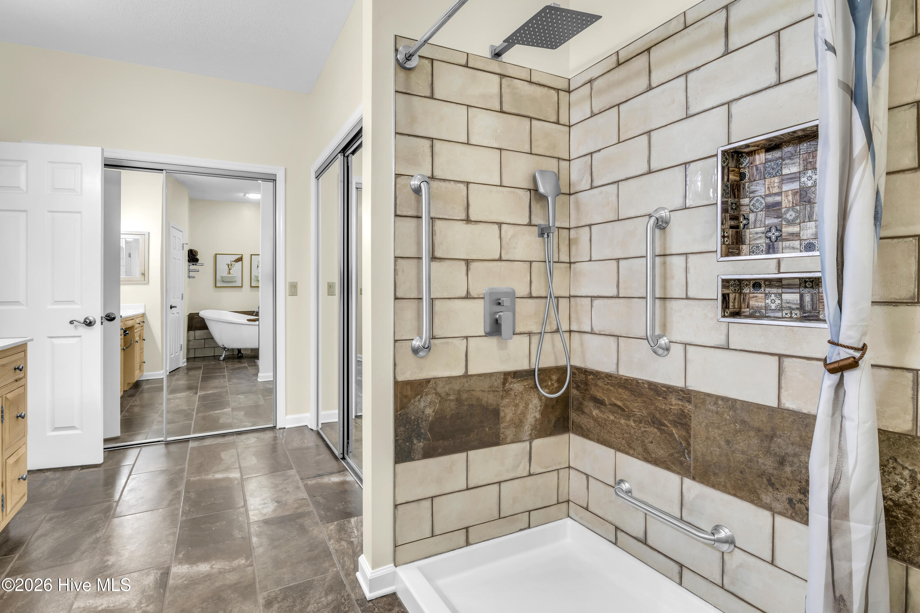 100566160 | Photo 25