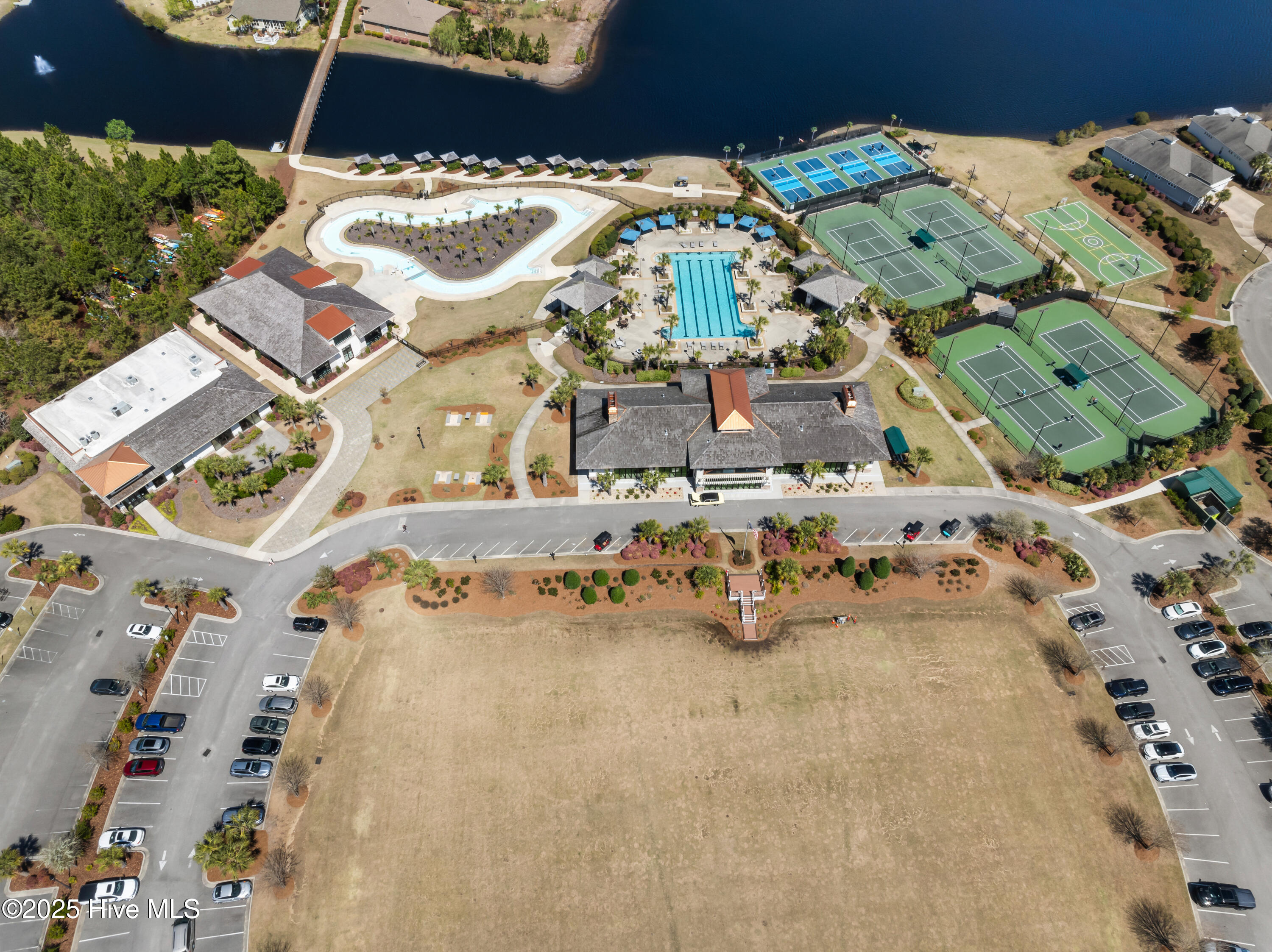 100520063 | Photo 64