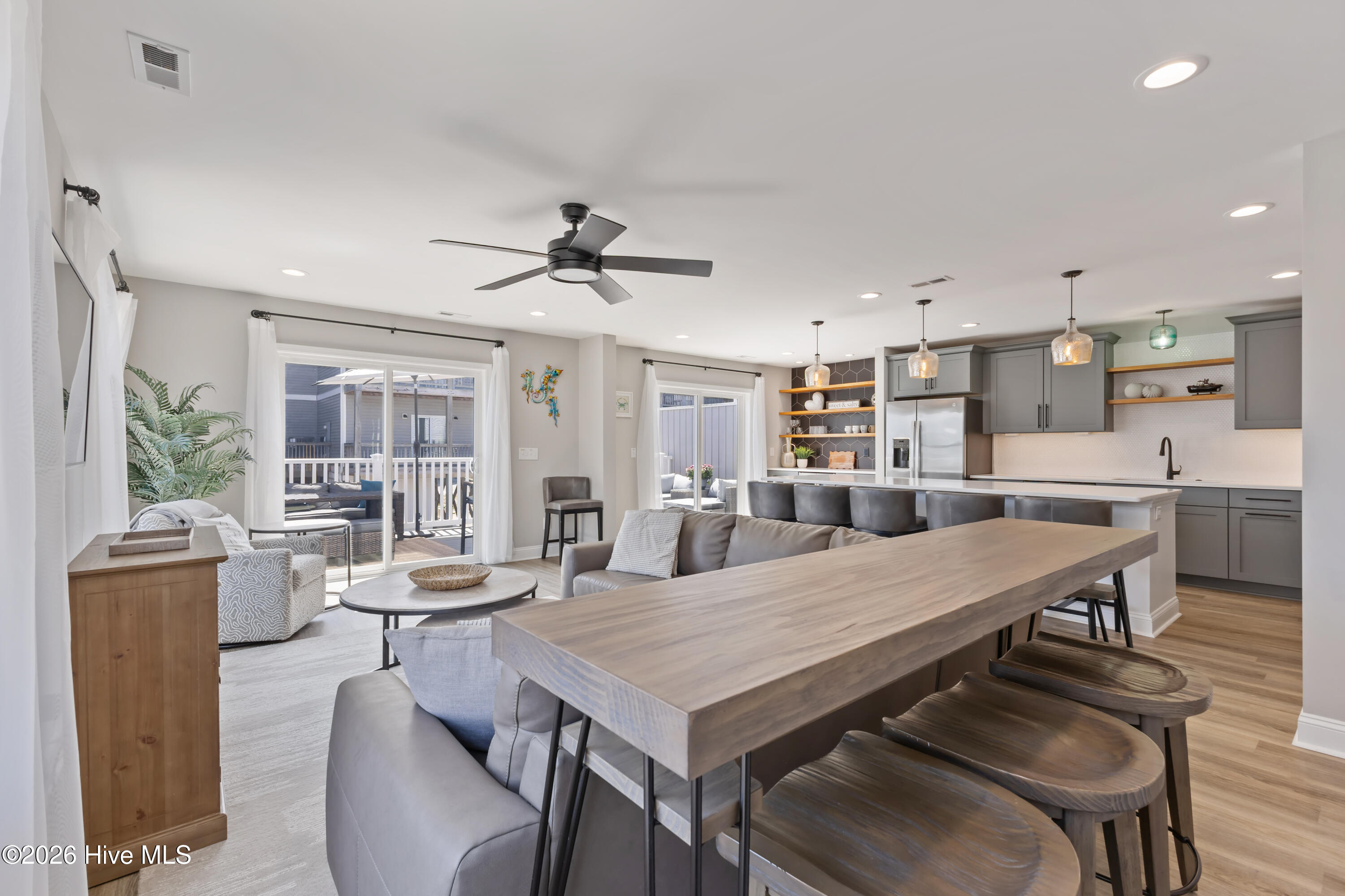 100564828 | Photo 11