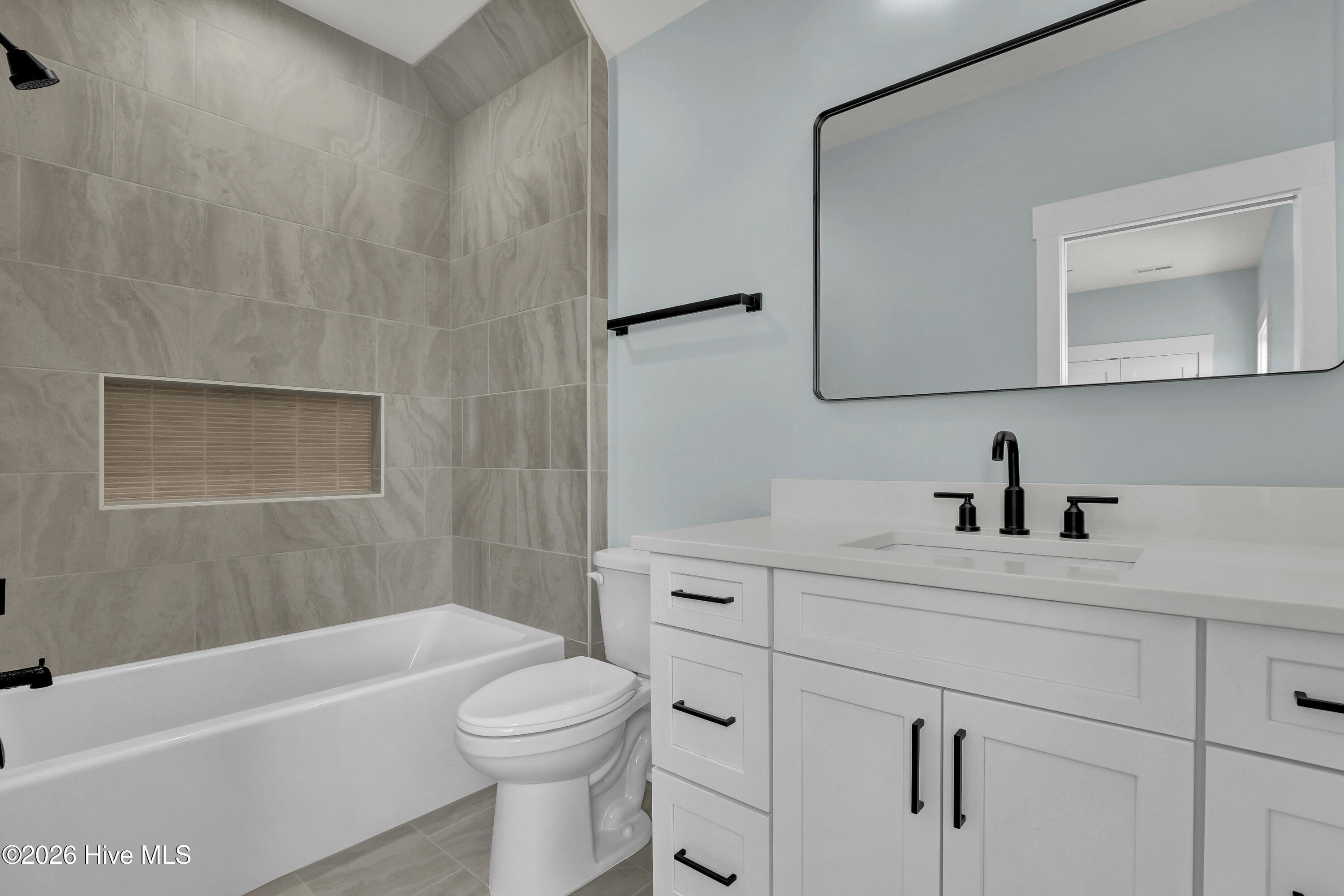 100566719 | Photo 29