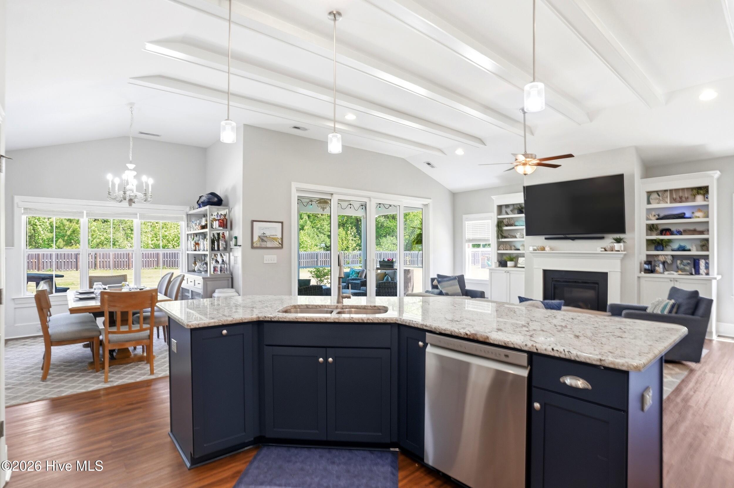 100569213 | Photo 15