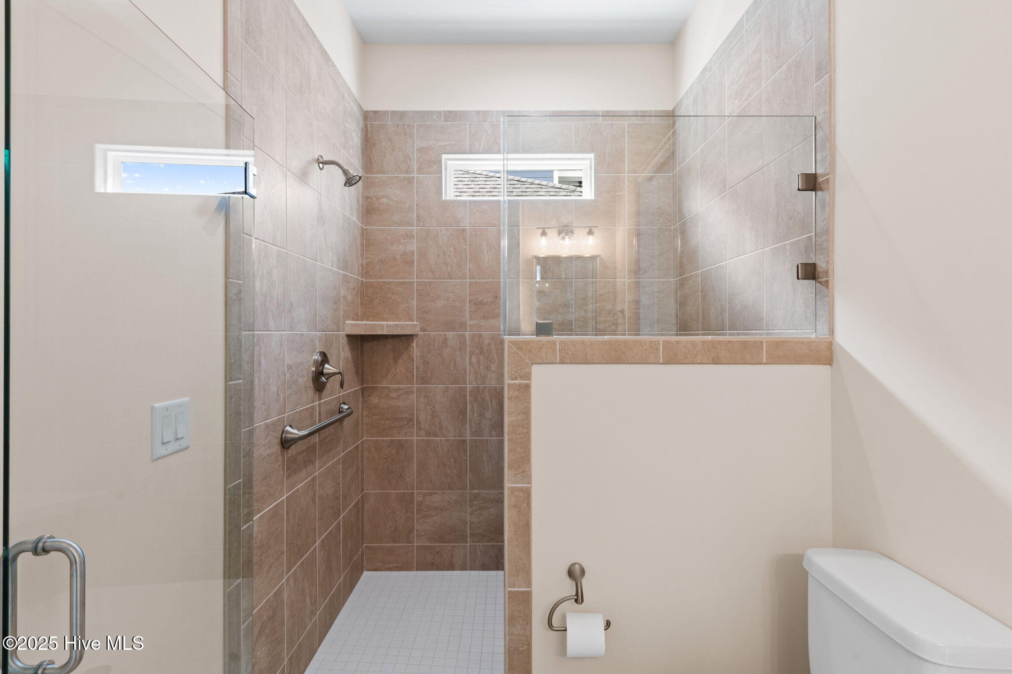 100524030 | Photo 44