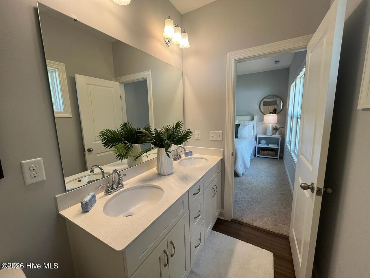 100549872 | Photo 13