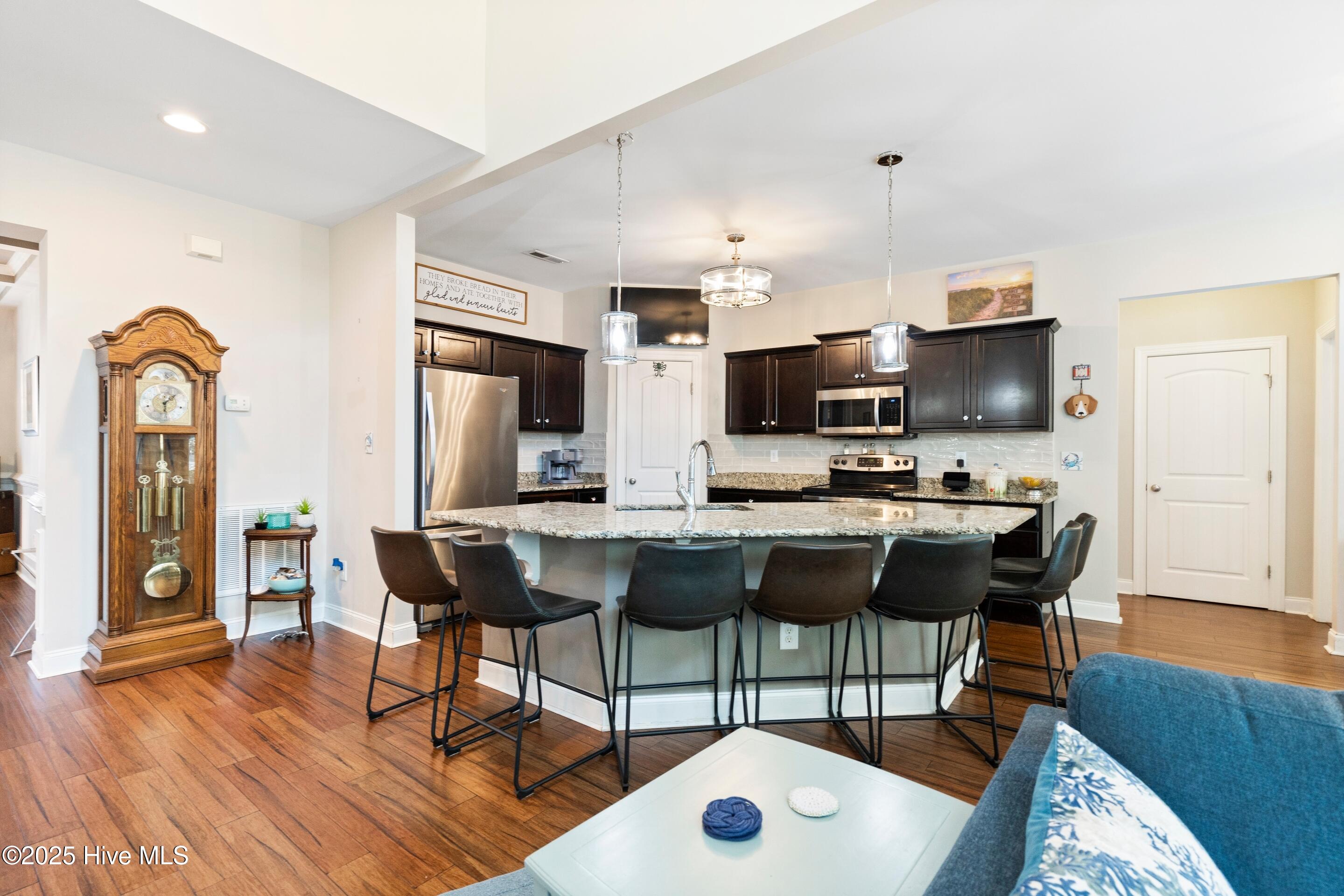 100532495 | Photo 19