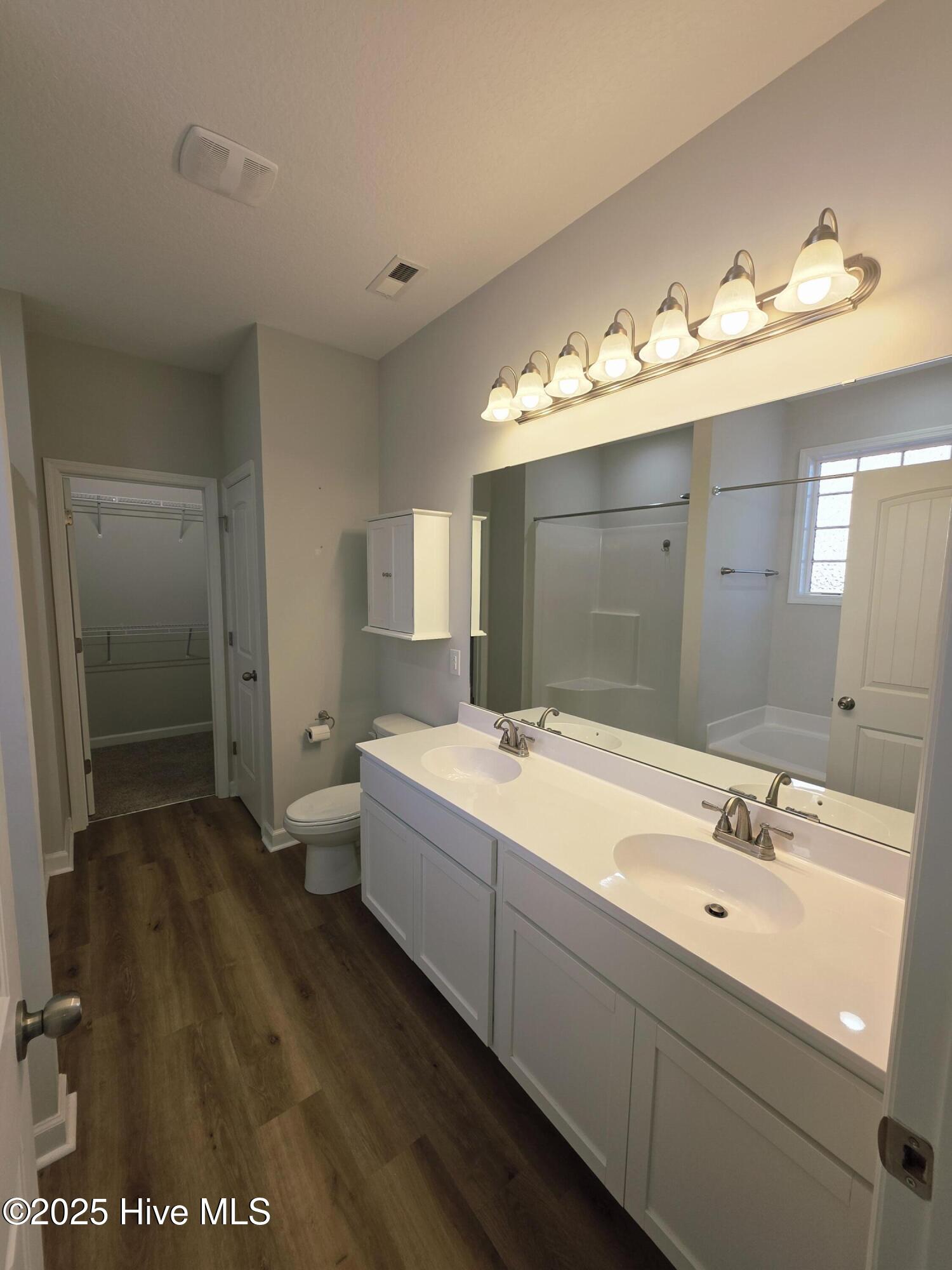 100545567 | Photo 19