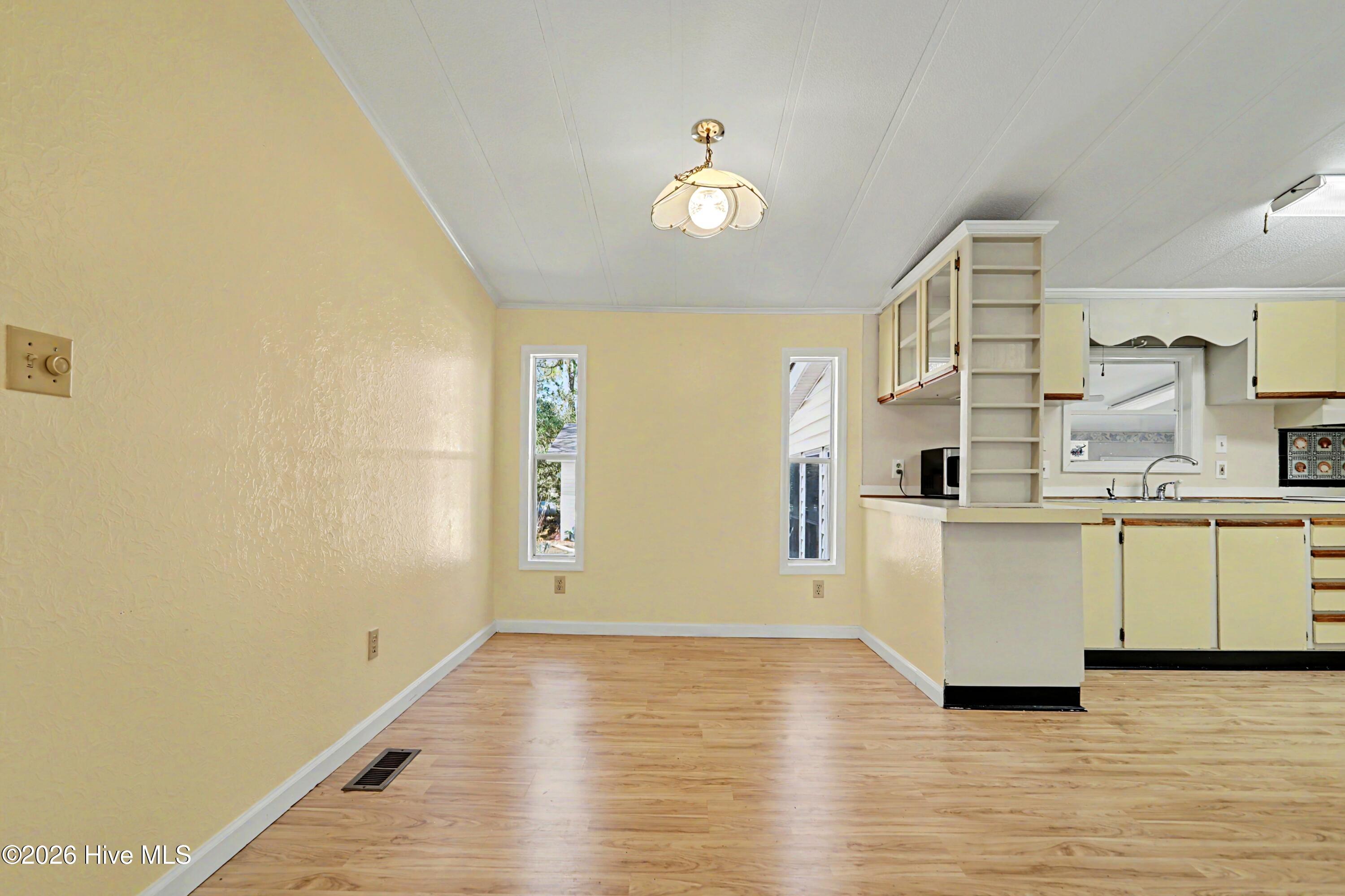 100562538 | Photo 12