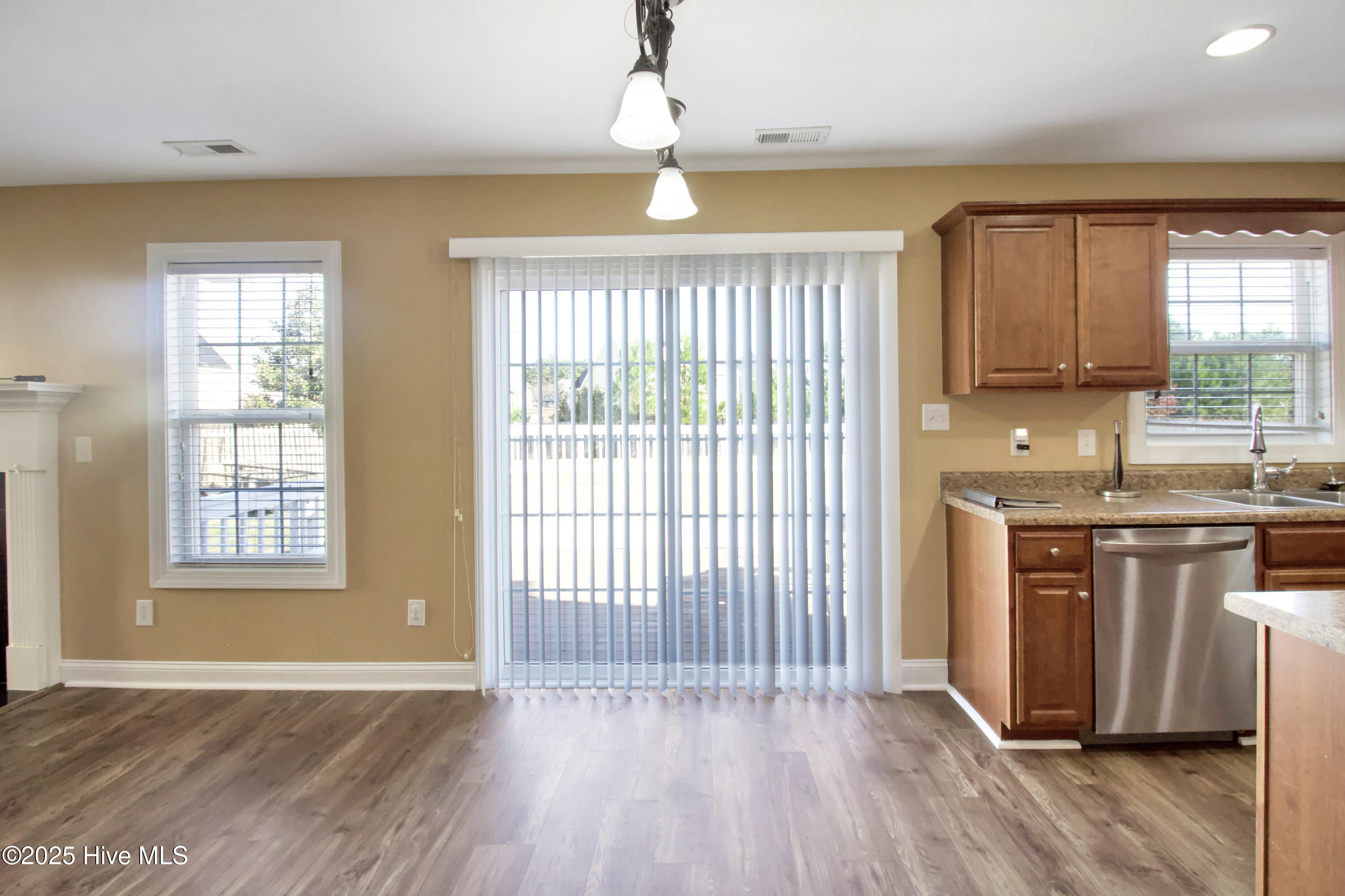 100538875 | Photo 13